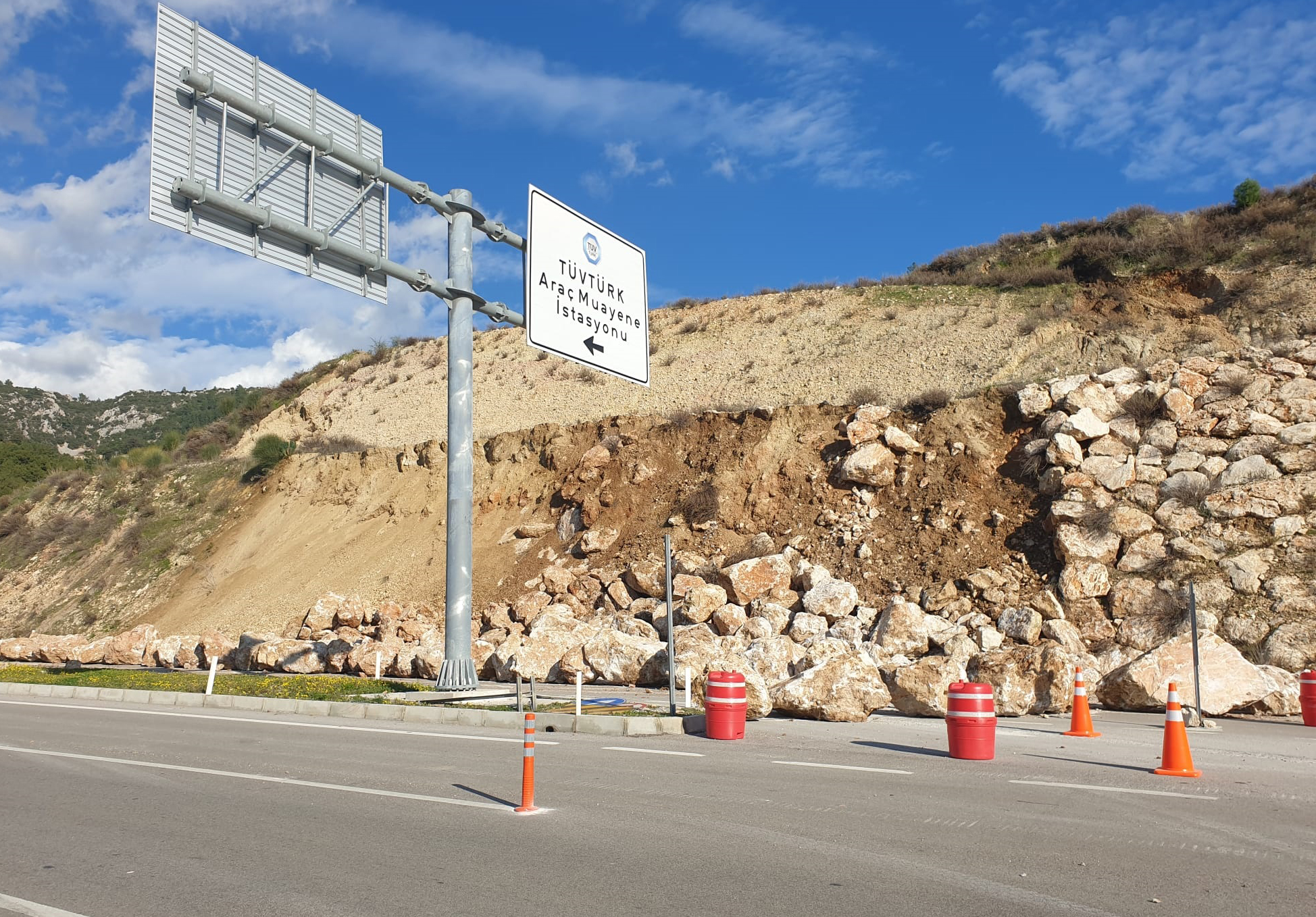 A N T A L Y A K U M L U C A Y O L U N D A H E Y E L A N T R A F I K 1096356 325444