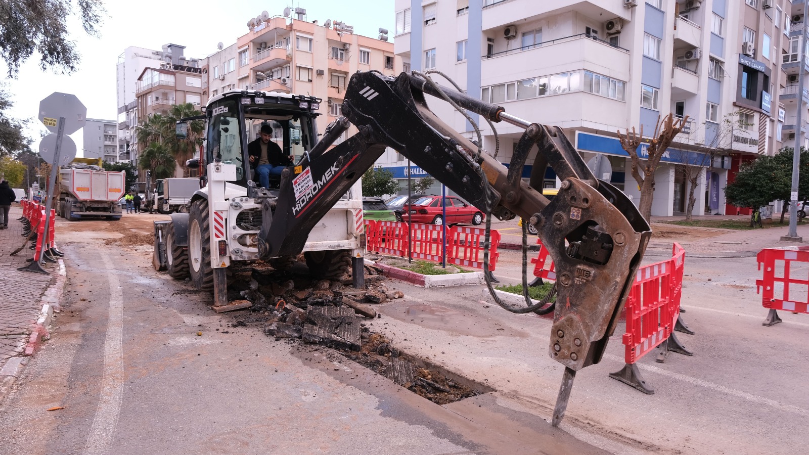 A S A T E K O N O M I K O M R U N U T A M A M L A Y A N H A T L A R I 1110937 329757