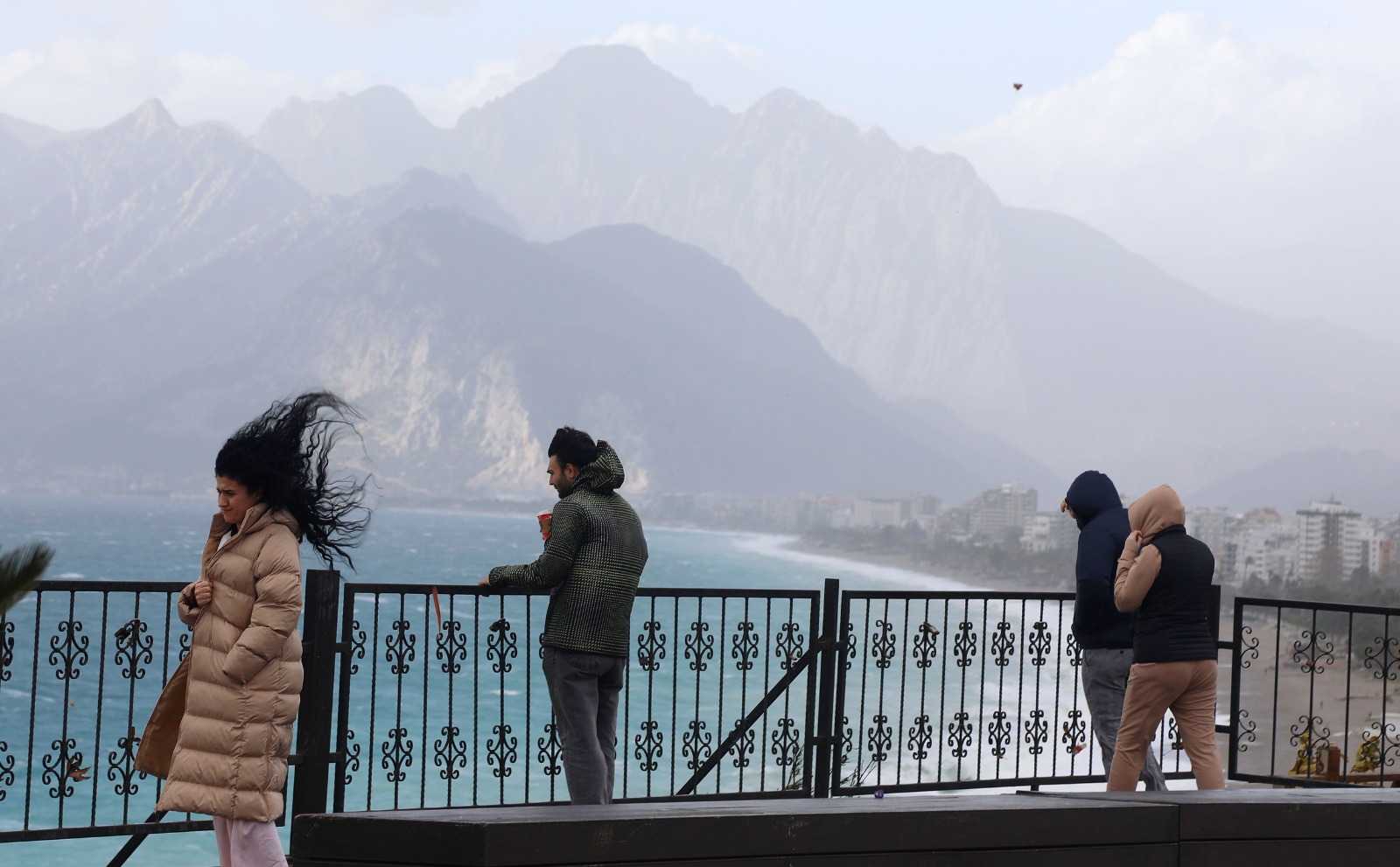 Antalya’da Sis Ve Kuvvetli Ruzgar 1109502 329363 (1)