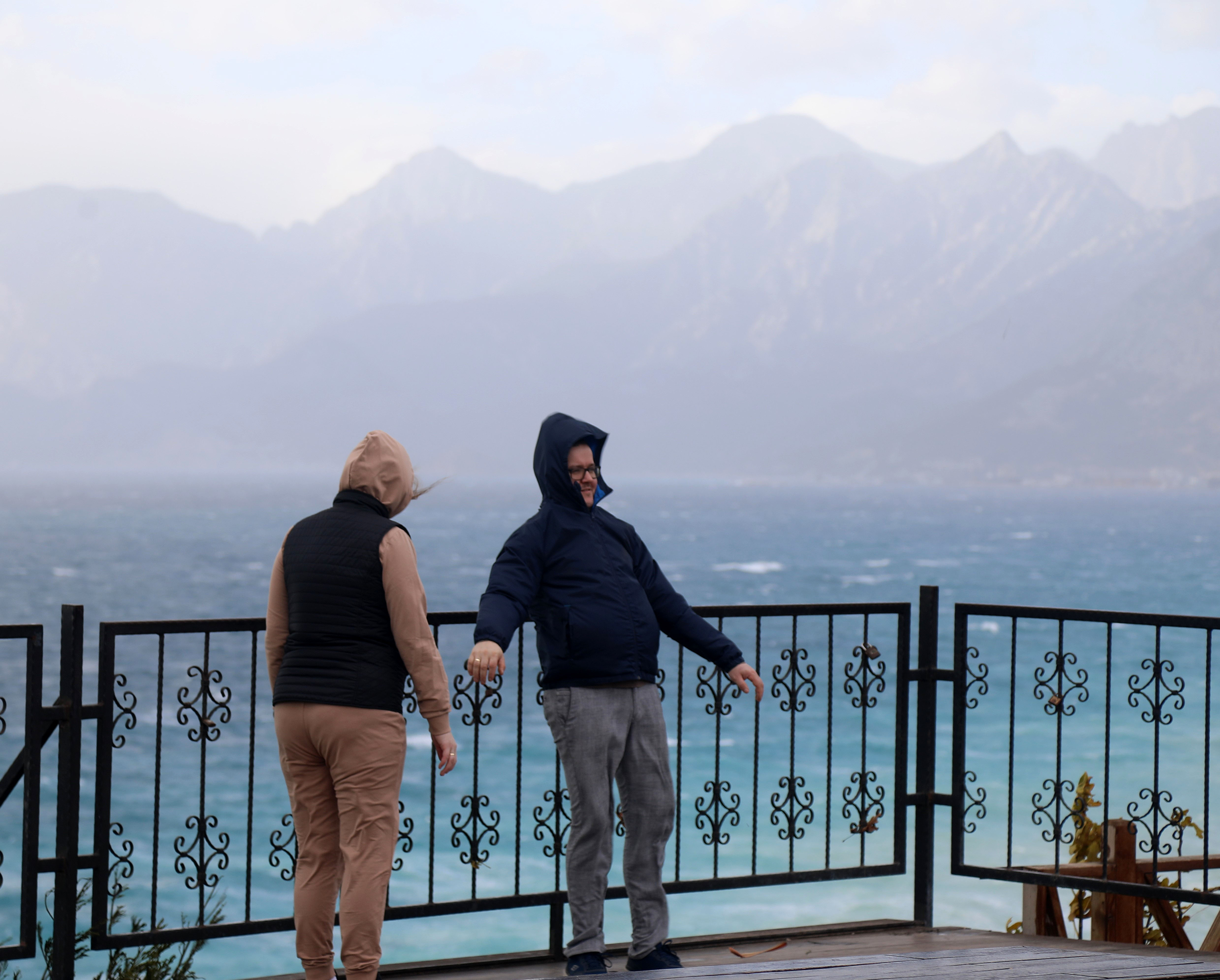 Antalya’da Sis Ve Kuvvetli Ruzgar 1109505 329363 (1)