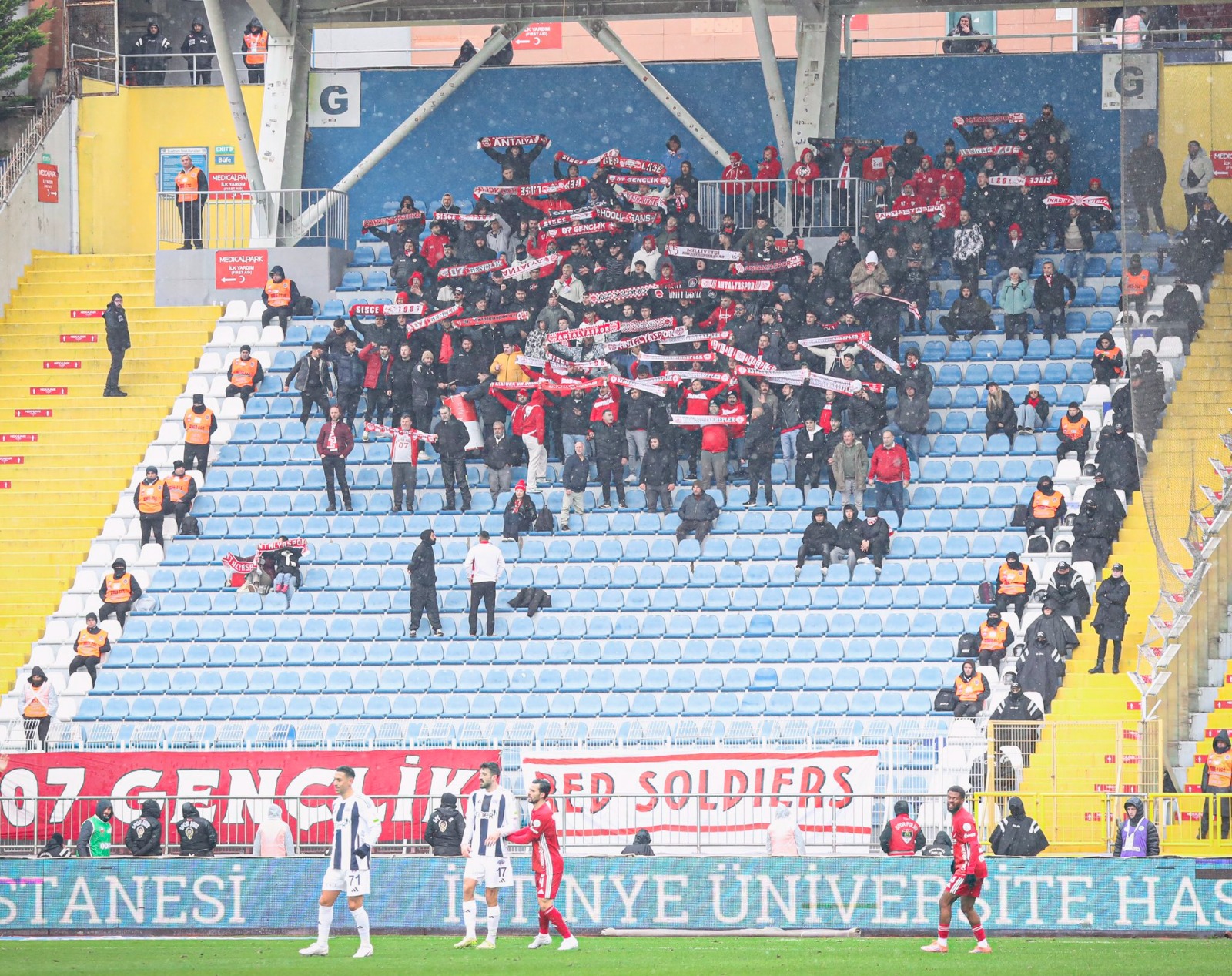 Antalyaspor Taraftarı (2)