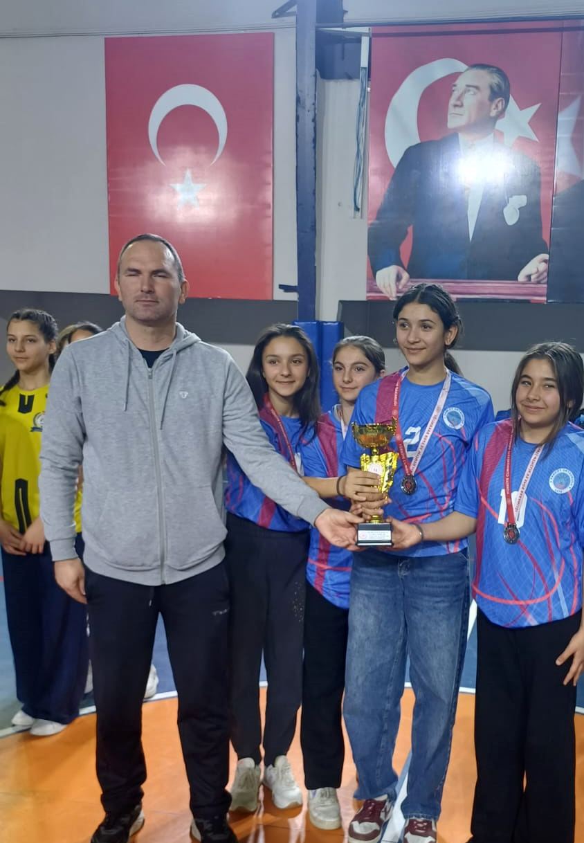 B A S K E T B O L T U R N U V A S I N I N B I R I N C I L E R I N E K U P 1119407 332226