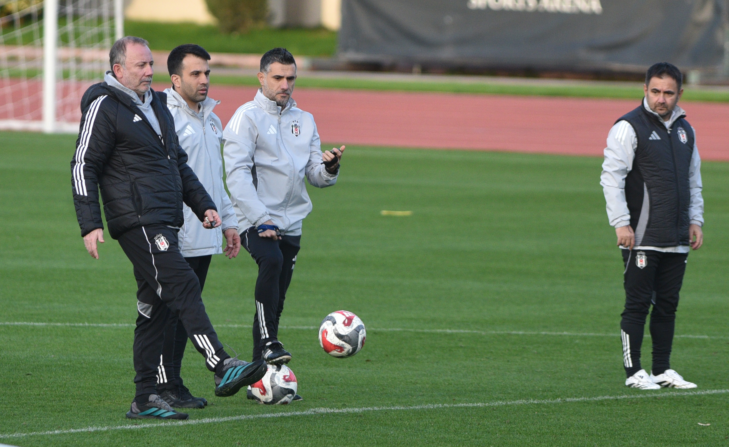 B E S I K T A S T A A N T A L Y A K A M P I D E V A M E D I Y O R 1101128 326877