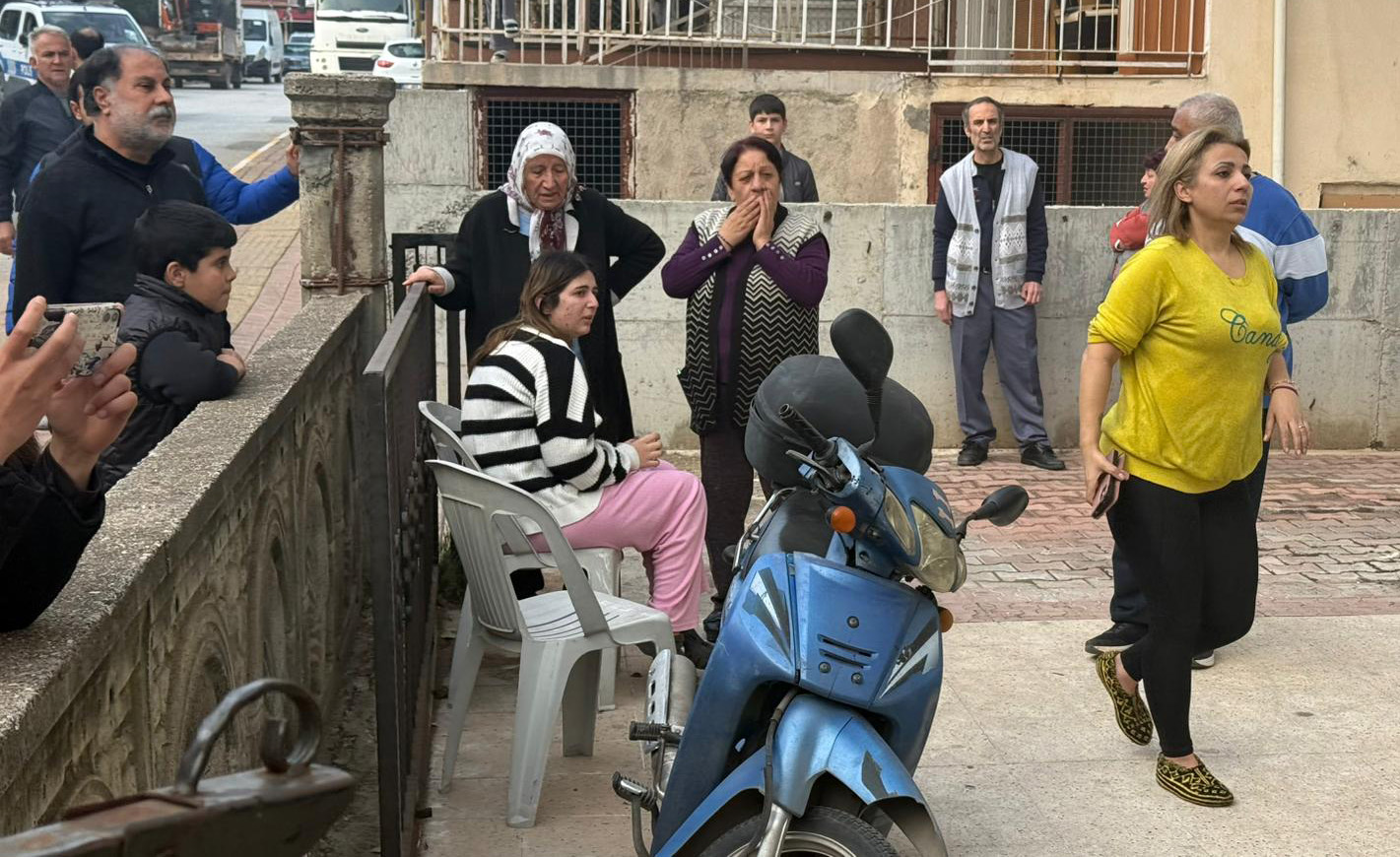 E V L E R I Y A N A N B A B A I L E K I Z I S A R I L A R A K B I 1099445 326362