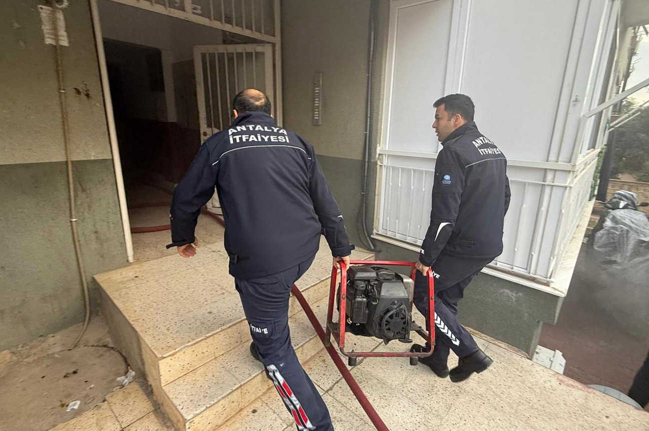 E V L E R I Y A N A N B A B A I L E K I Z I S A R I L A R A K B I 1099453 326362