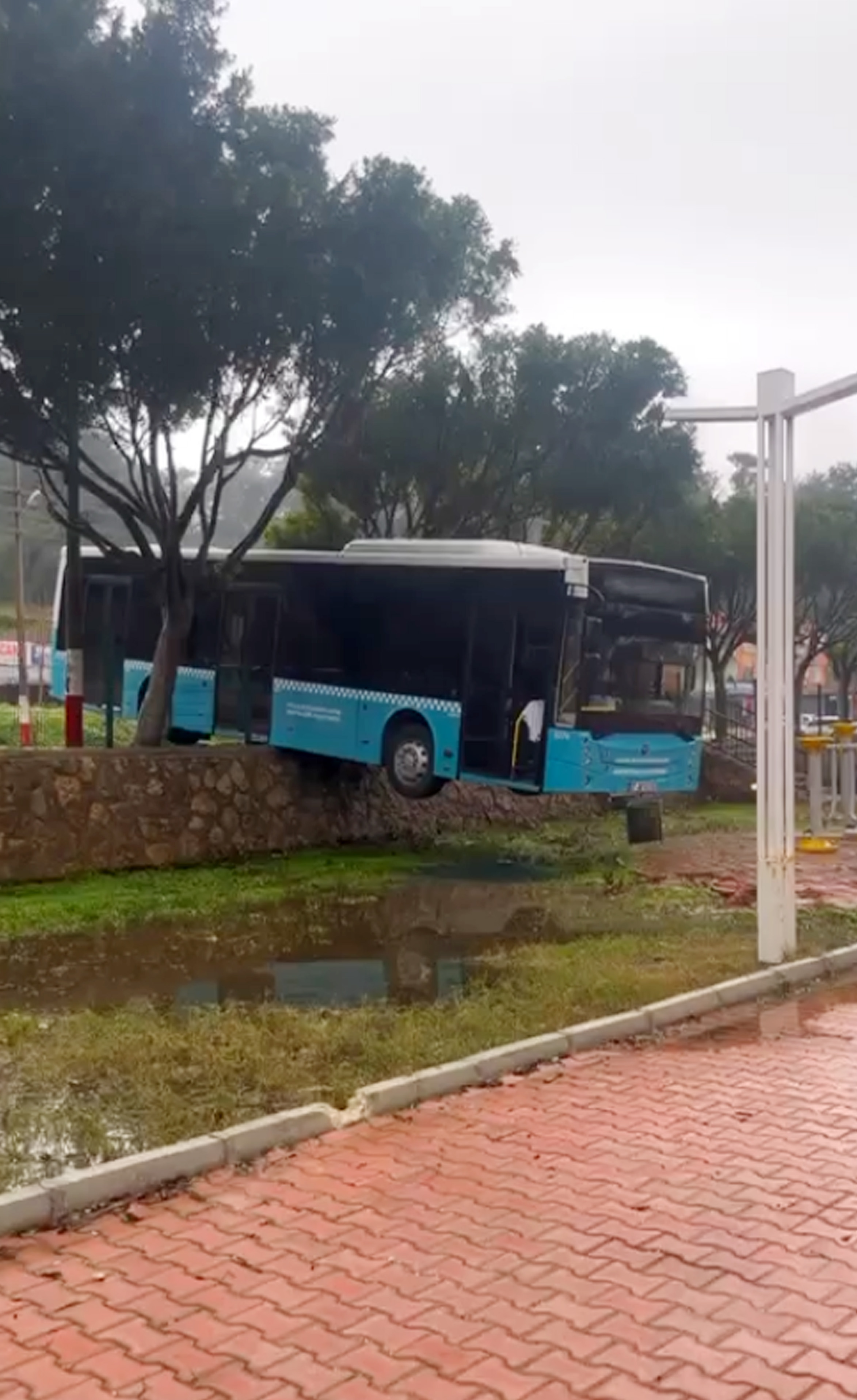 F R E N I B O S A L A N O T O B U S D U V A R D A A S I L I K A L D 1135580 337120