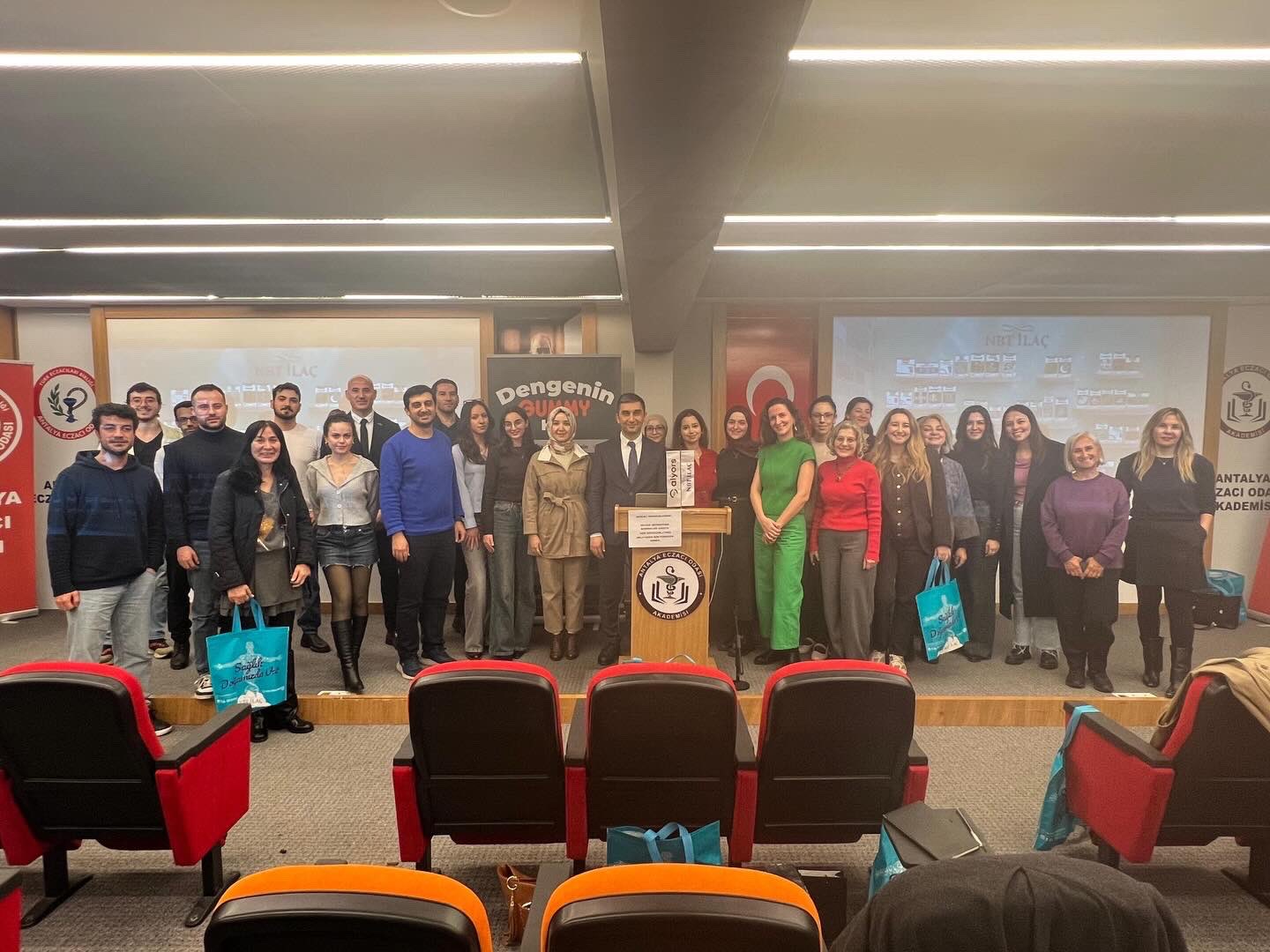 G 2 N Yvt W M A A Fdqd