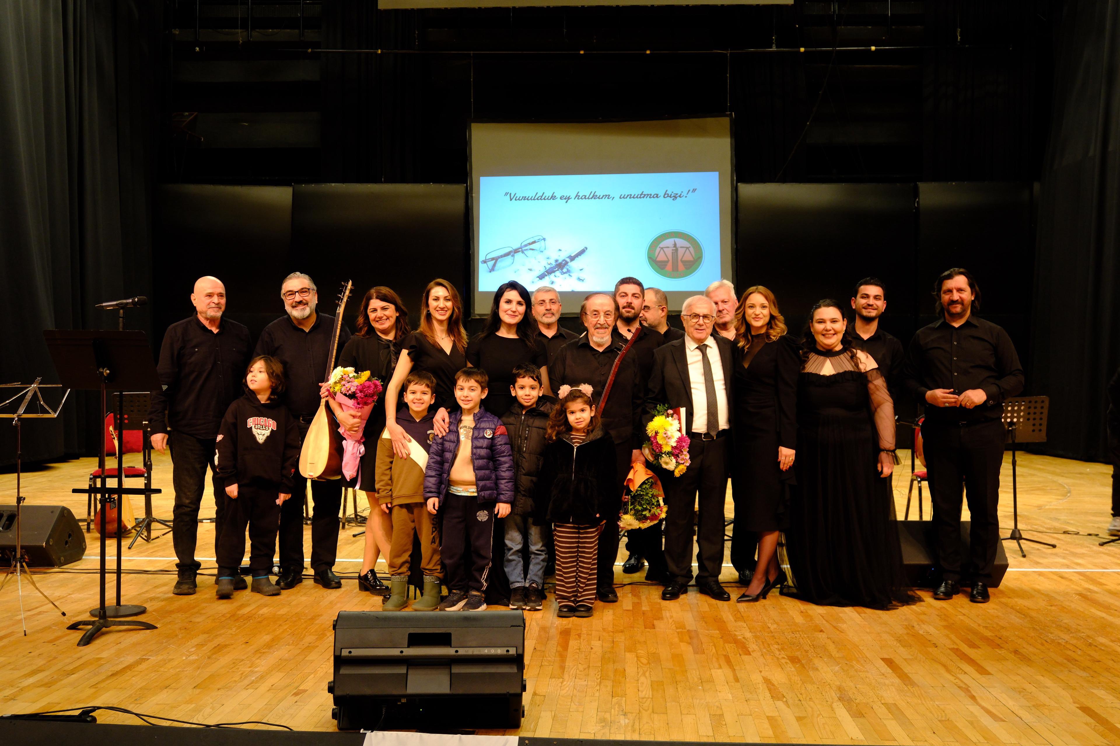 G Hzj Q B W E A A Xs5J