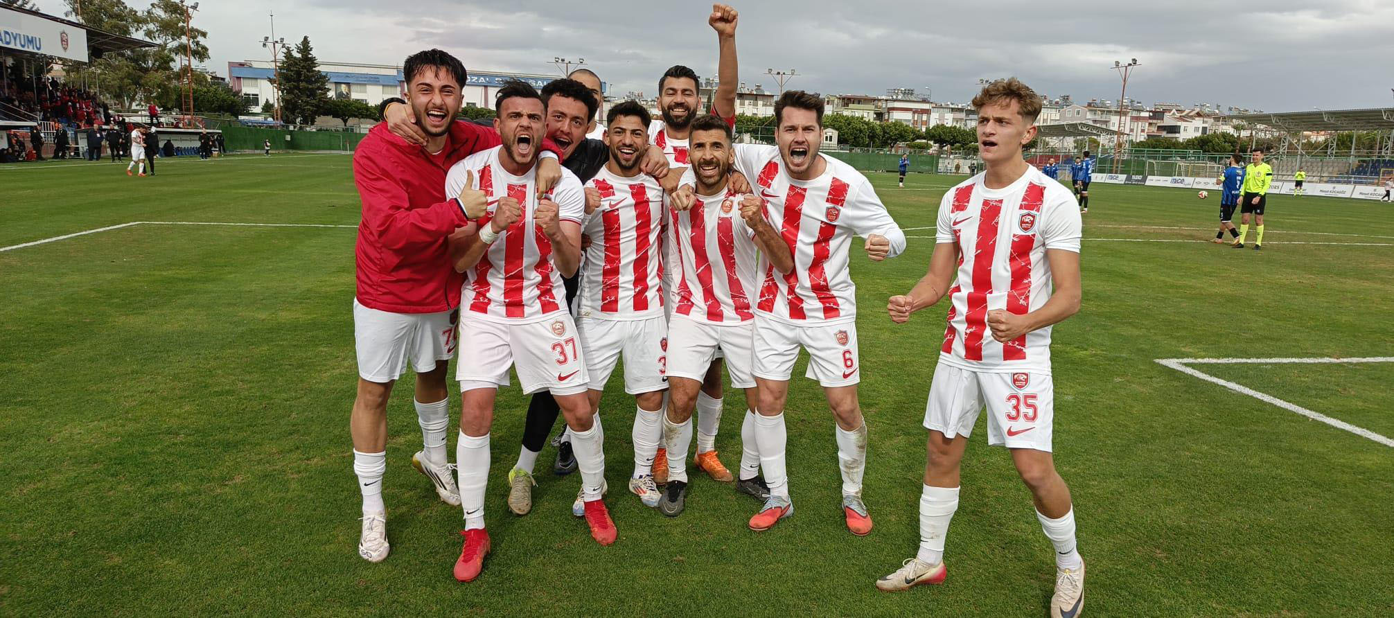 K I R M I Z I B E Y A Z L I L A R D A N K E N D I S A H A S I N D A 3 1110966 329763