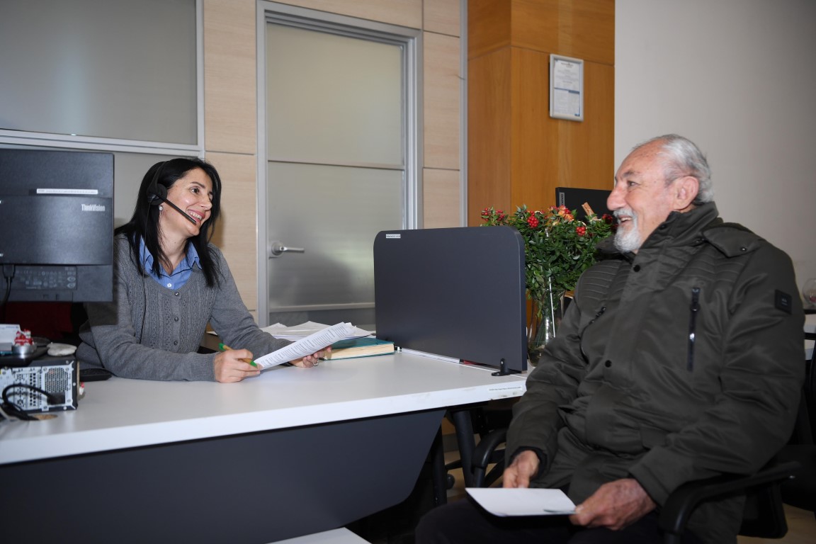 Konyaalti Beledi̇yesi̇'nden Emekli̇ye Destek (2)