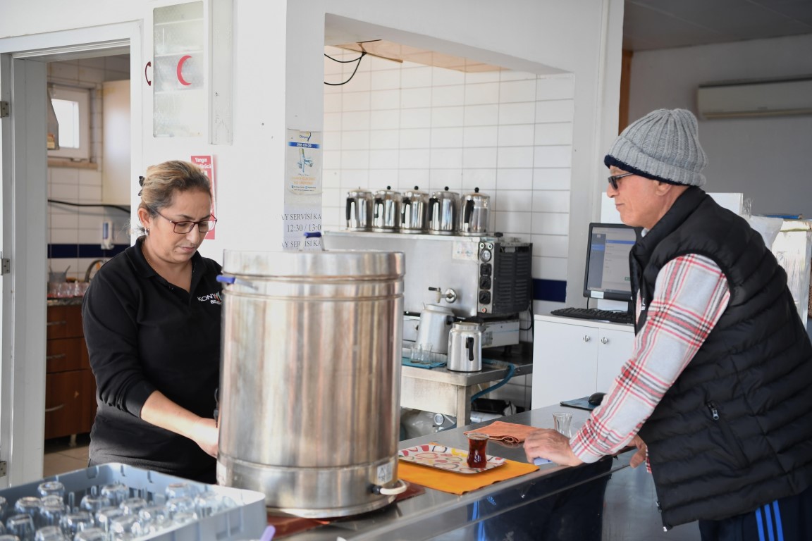 Konyaalti Beledi̇yesi̇'nden Emekli̇ye Destek (7)