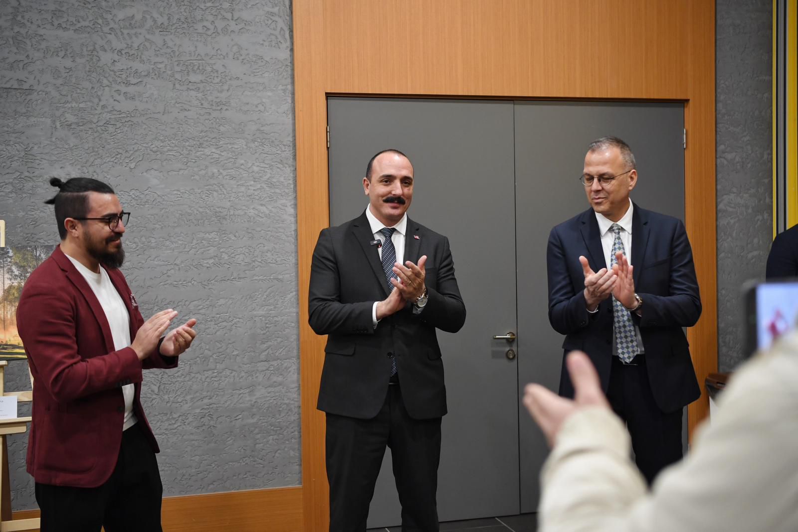 Kotan Yapay Zeka Sergi̇si̇ni̇n Açilişina Katildi (3)