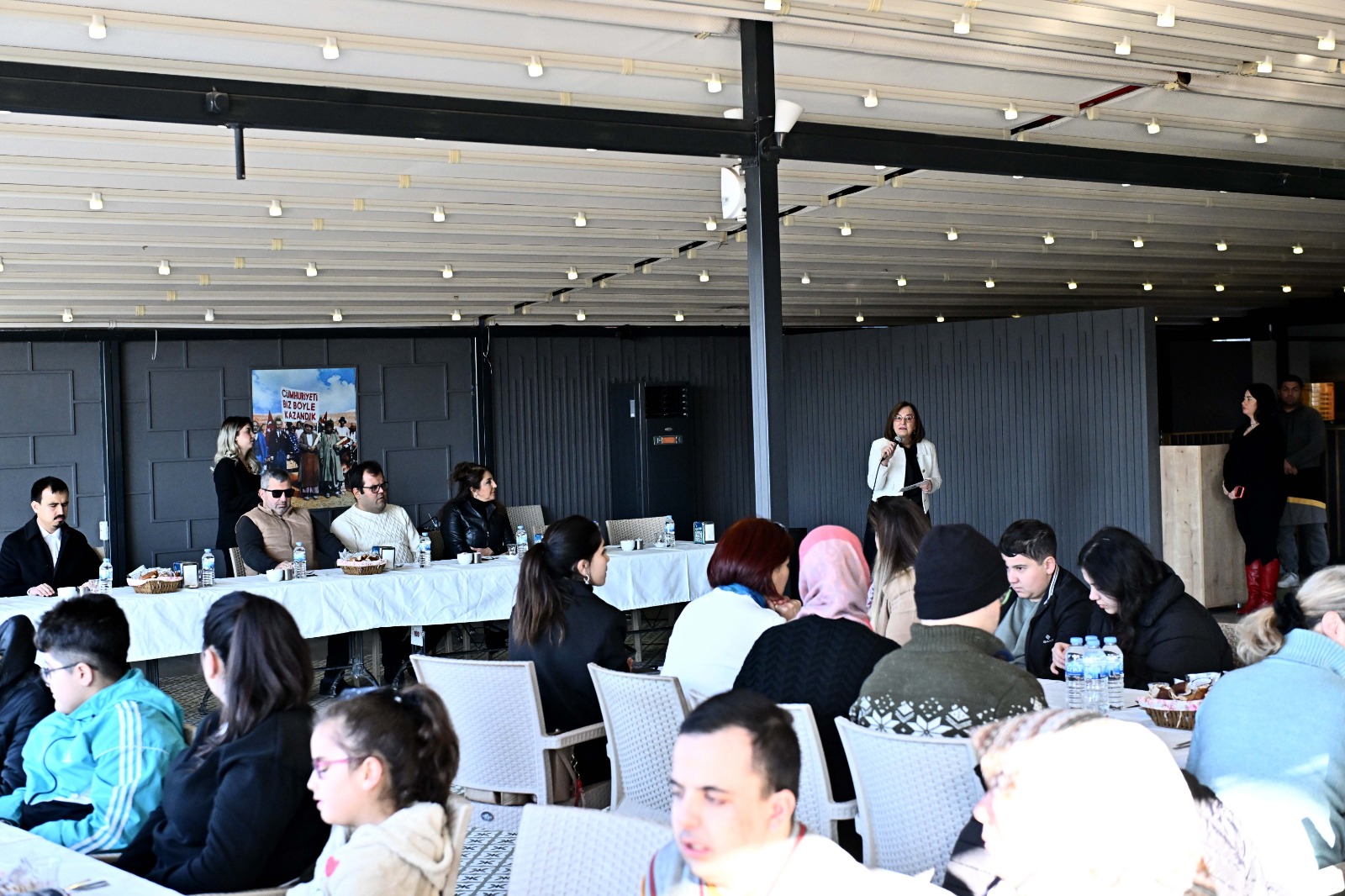 M U R A T P A S A’ D A N ‘ B E Y A Z B A S T O N’ F A R K I N D A L I G 1114542 330876