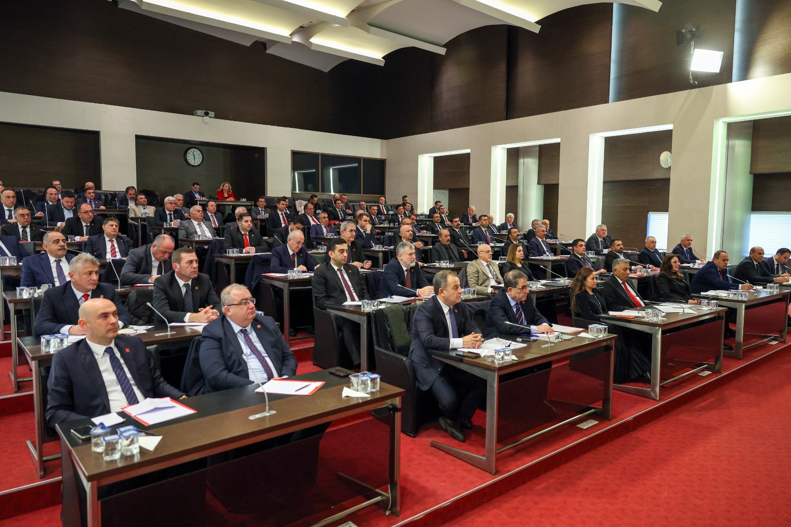 O Z G U R O Z E L I L B A S K A N L A R I T O P L A N T I S I N A 1107976 328953