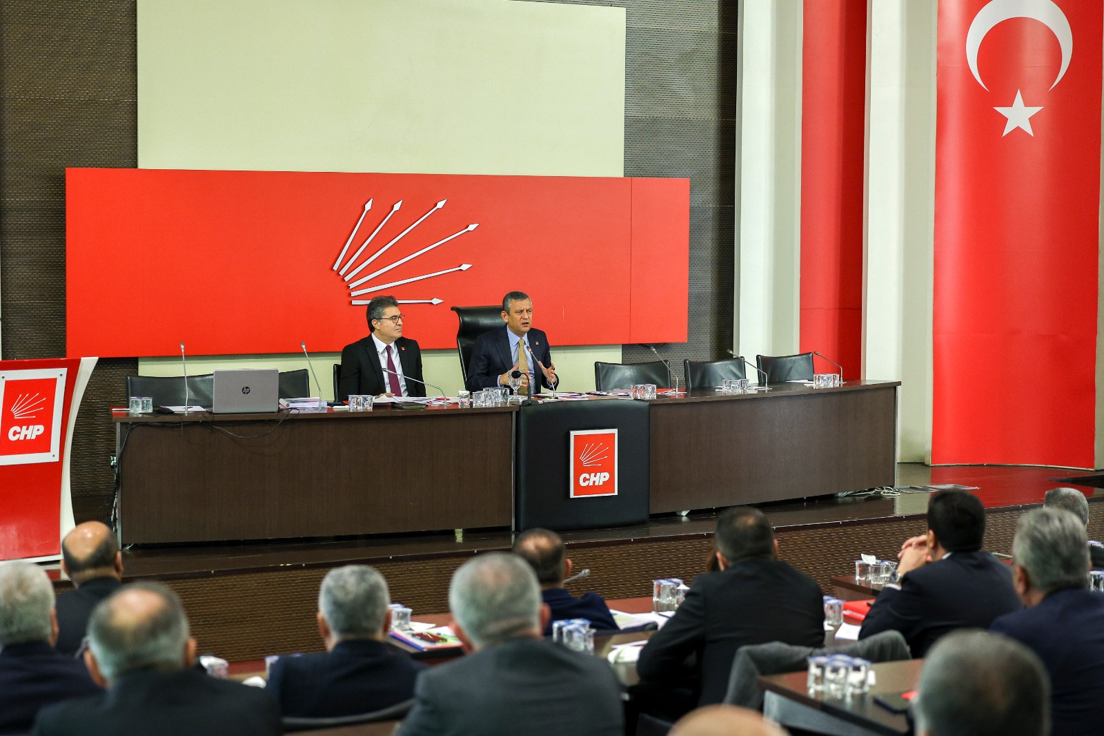 O Z G U R O Z E L I L B A S K A N L A R I T O P L A N T I S I N A 1107977 328953