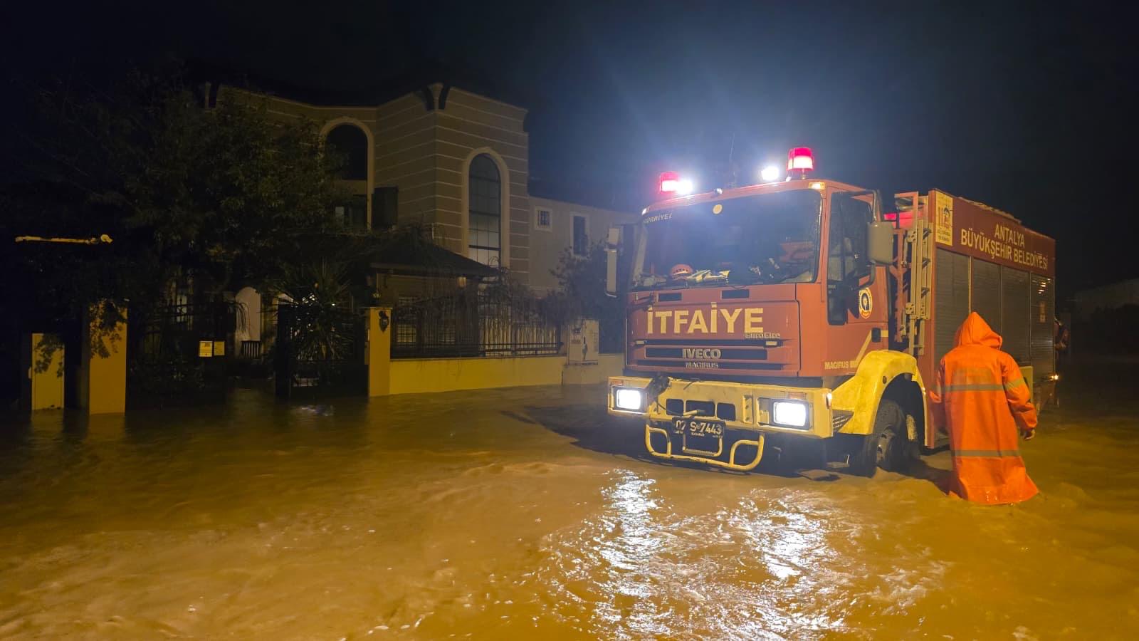Şiddetli Yağışta Ekipler Seferber Oldu (7)