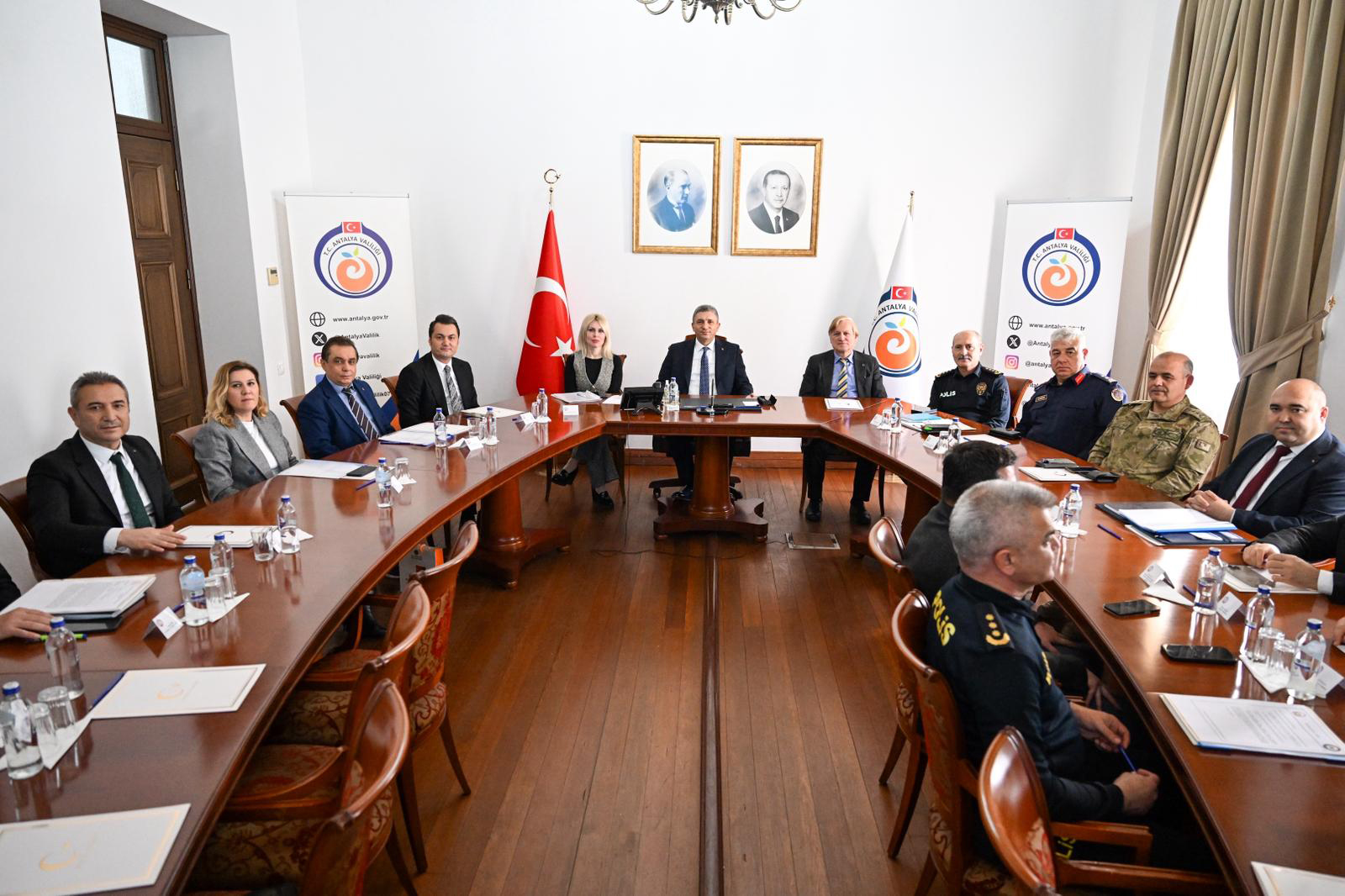 A N T A L Y A’ N I N F E T H I V E A T A T U R K’ U N A N T A L Y A’ 1163753 345675