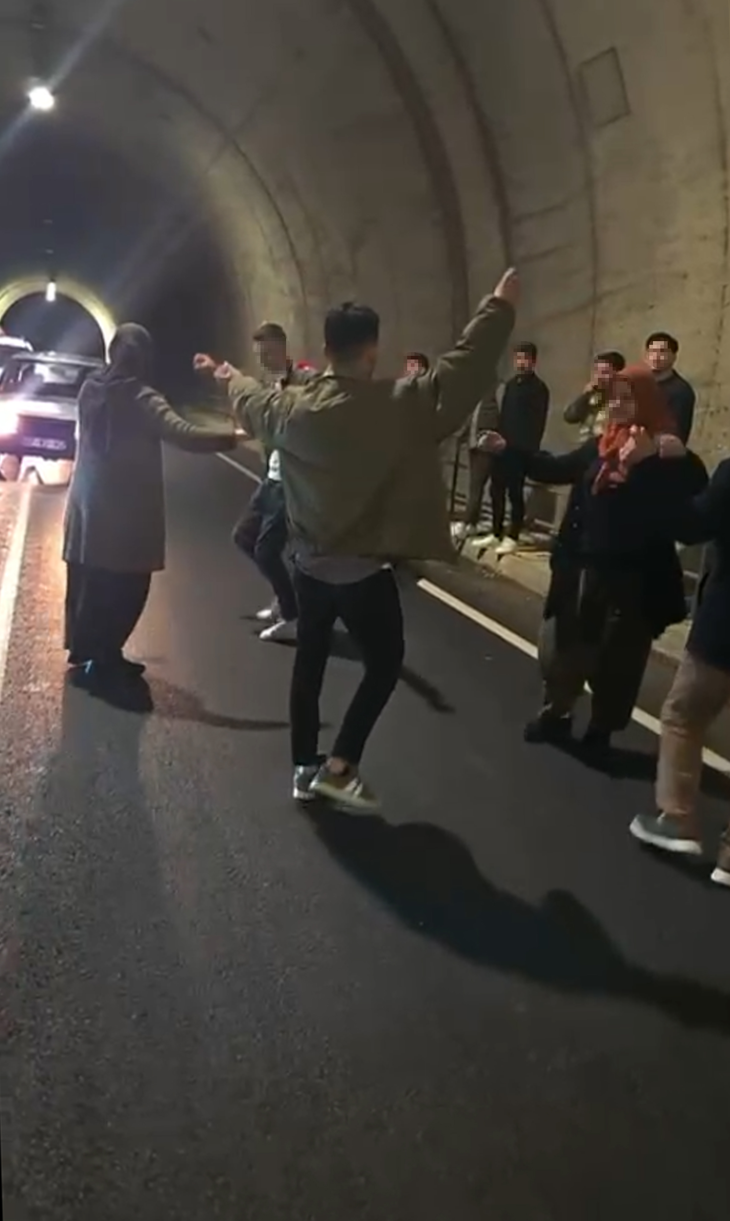 A S K E R E G L E N C E S I K O N V O Y U Y L A T U N E L I K A P A T A 1161867 345078