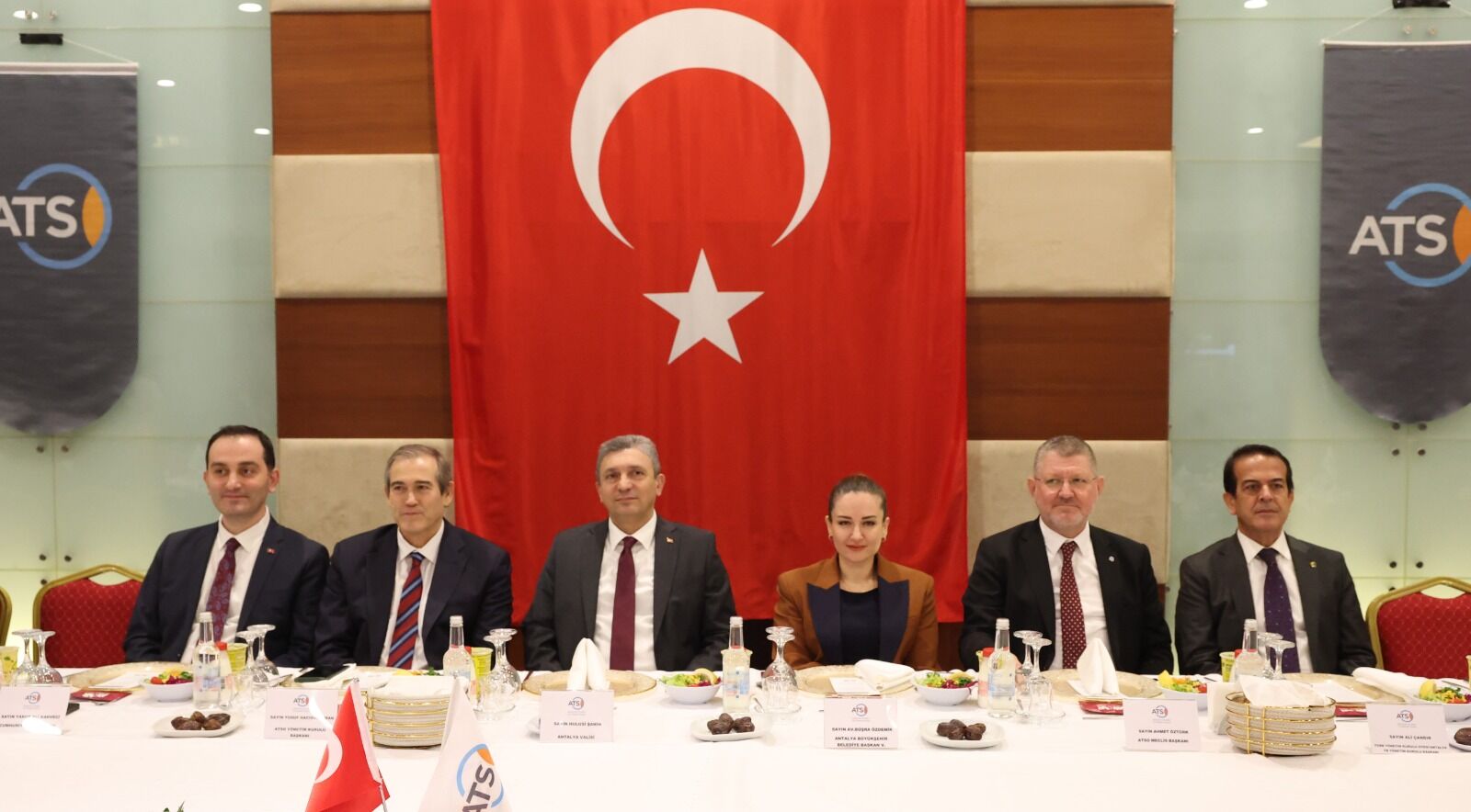 B A S K A N V E K I L I O Z D E M I R I S D U N Y A S I I L E I F T 1185084 352089