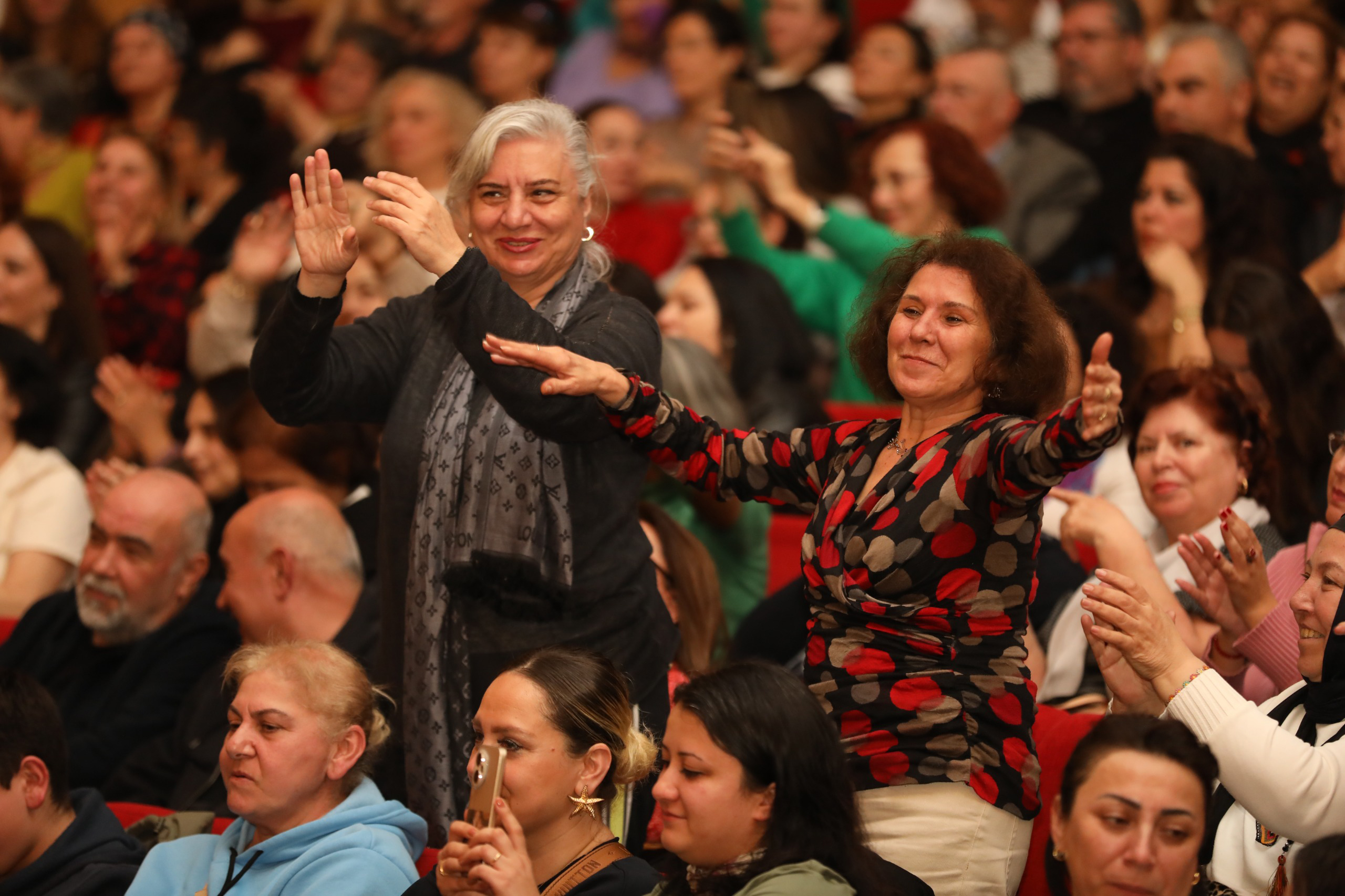 B U Y U K S E H I R D E N T U R K M U Z I G I N I N U S T A L A R I N A 1151139 341872