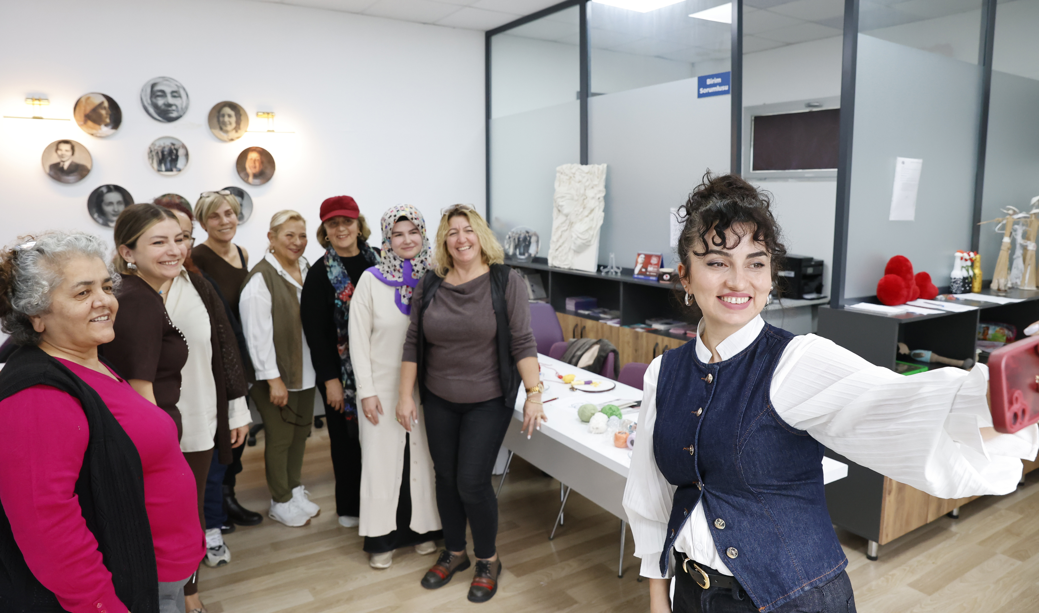 K A D I N D A N I S M A M E R K E Z I’ N D E P U N C H A T O L Y E S 1161875 345082