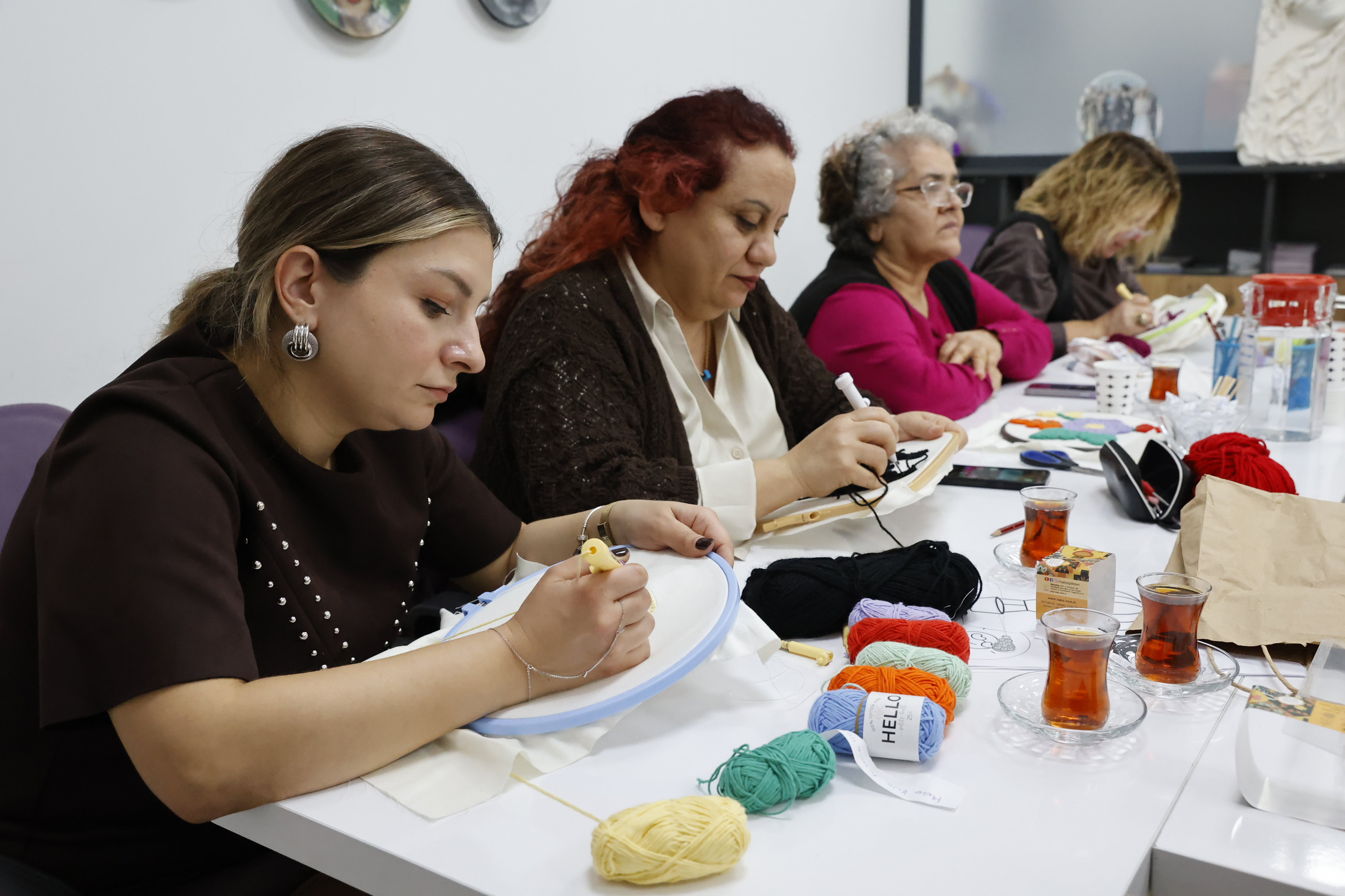 K A D I N D A N I S M A M E R K E Z I’ N D E P U N C H A T O L Y E S 1161876 345082