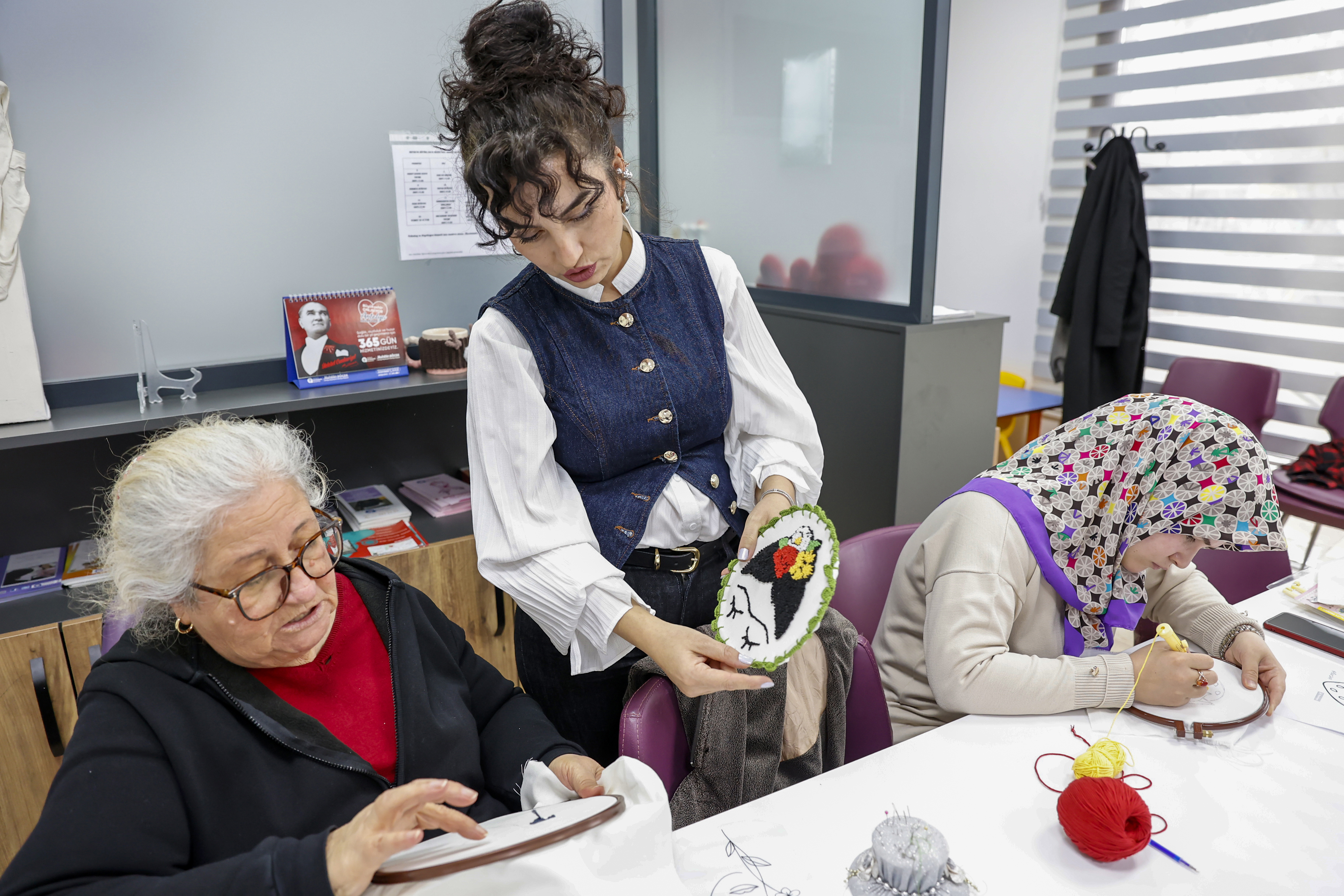 K A D I N D A N I S M A M E R K E Z I’ N D E P U N C H A T O L Y E S 1161877 345082