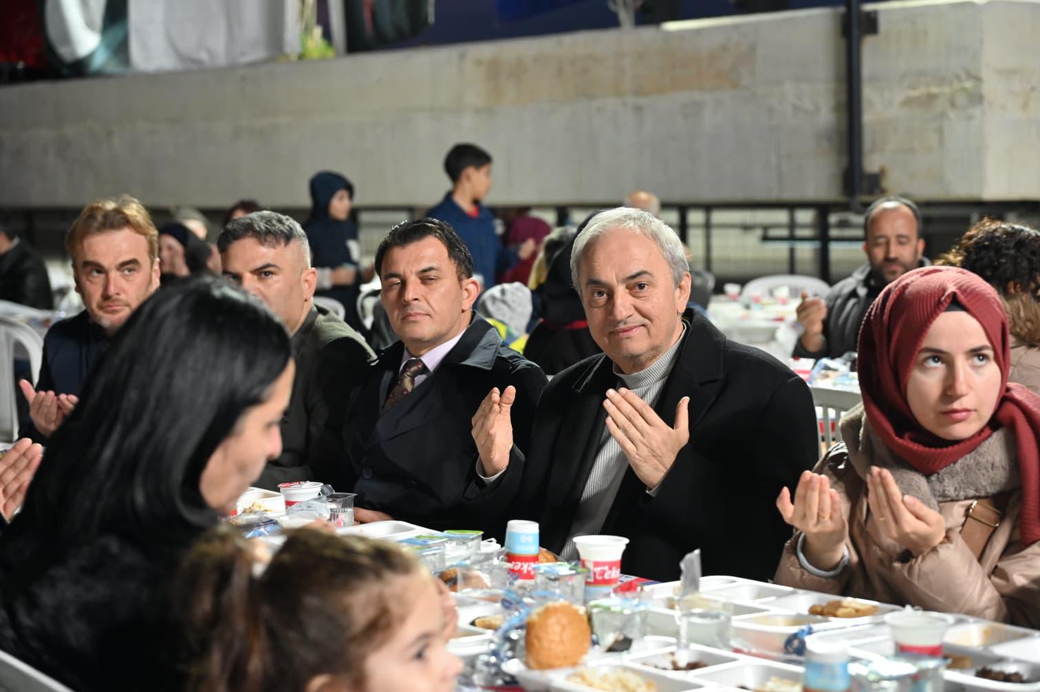 Kepezde Ramazan Bereketi Iftar Sofralari Kuruldu, Lokmalar Dagitildi 5