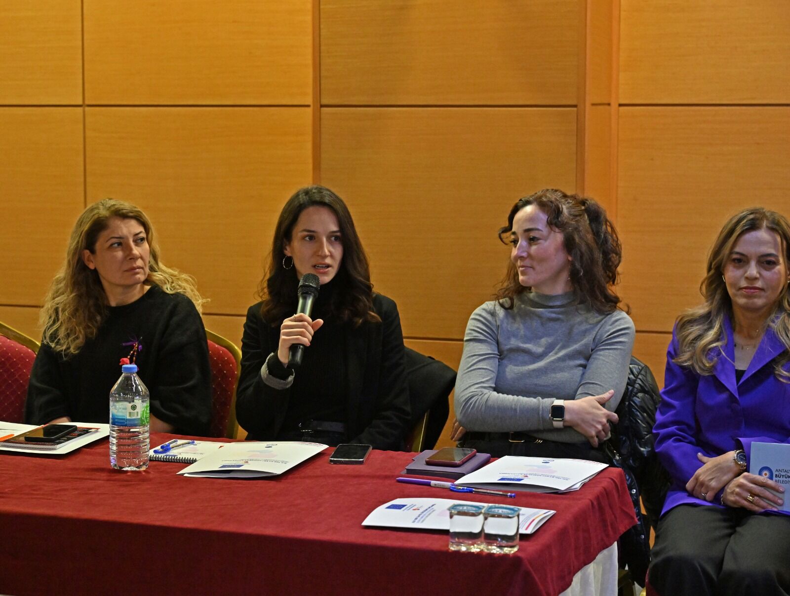 O Z D E M I R K A D I N D O S T U K E N T A N L A Y I S I N I Y O N 1182448 351214