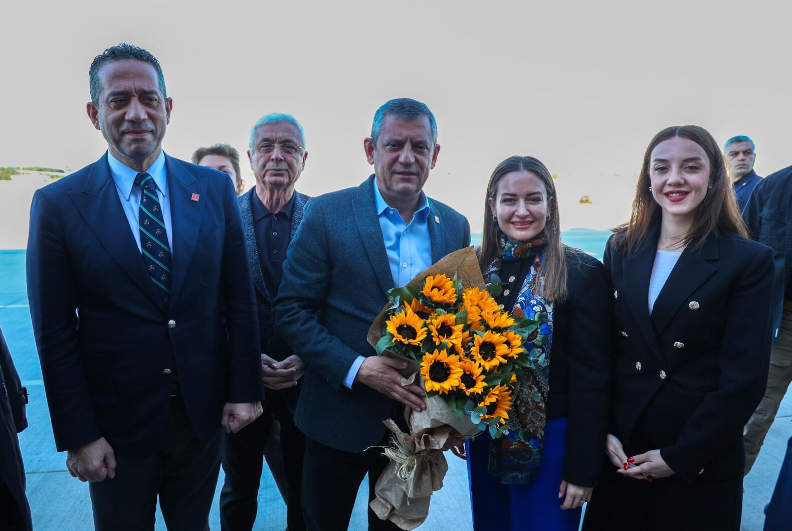 O Z G U R O Z E L D E N T A N J U O Z C A N A C I K L A M A S I 1190233 353676