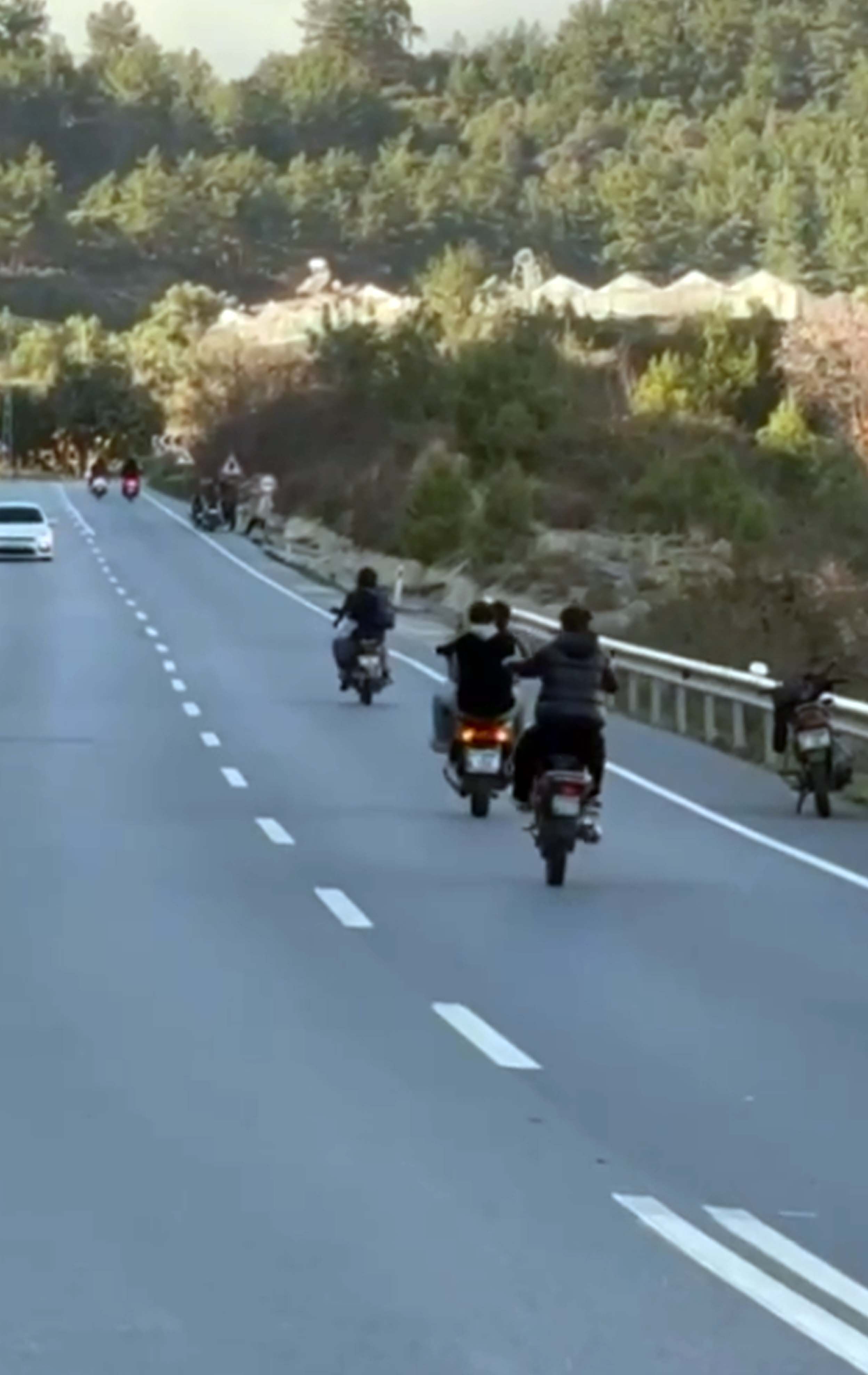 T R A F I G I T E H L I K E Y E D U S U R E N E H L I Y E T S I Z M O T 1183738 351660