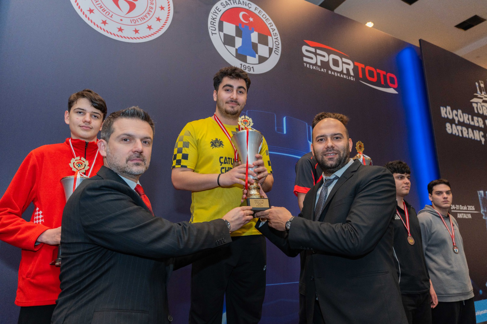 T U R K I Y E K U C U K L E R V E Y I L D I Z L A R S A T R A N C S A 1144805 339906