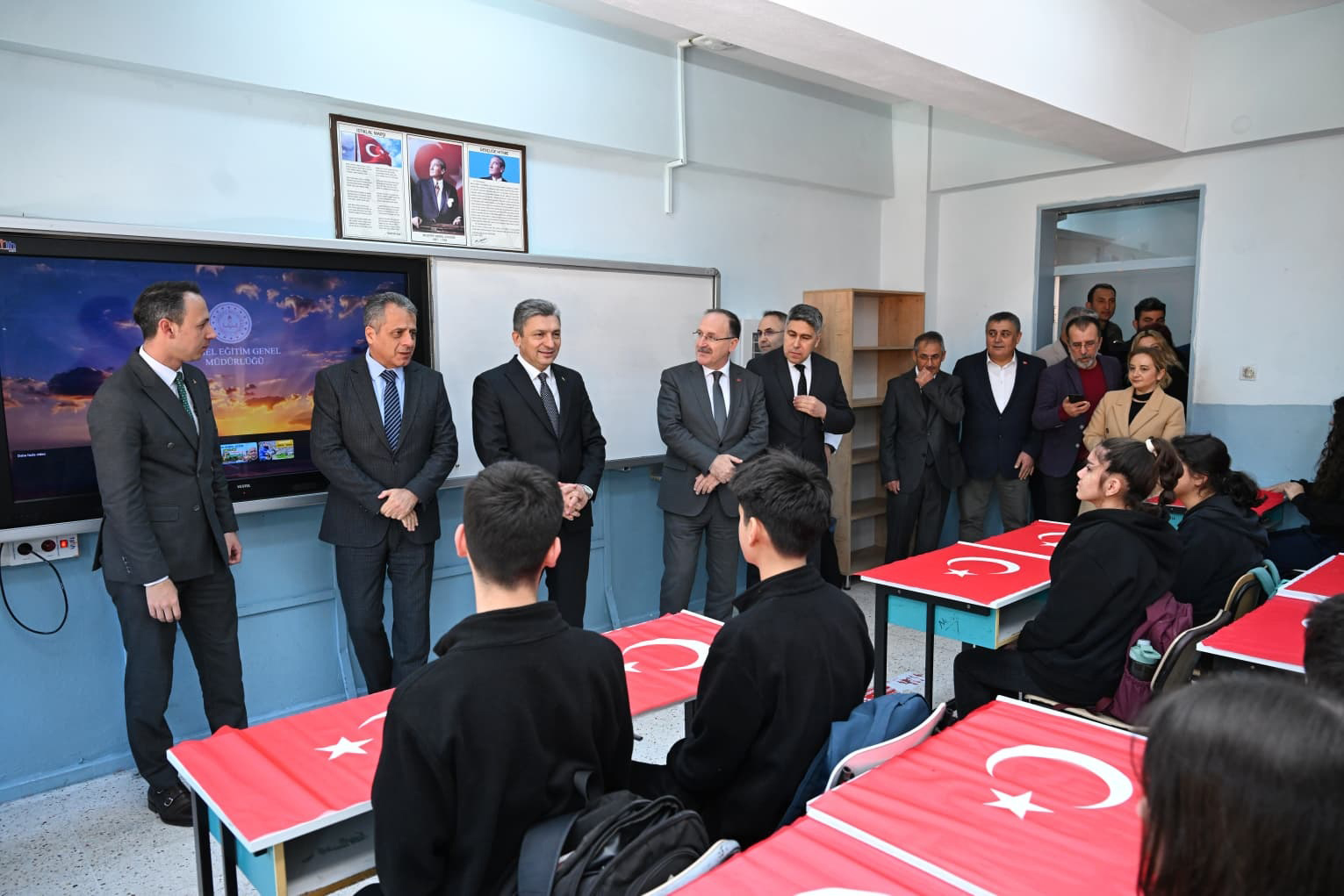 V A L I S A H I N I L K D E R S I M I Z B A Y R A K S E V G I S 1148481 341081