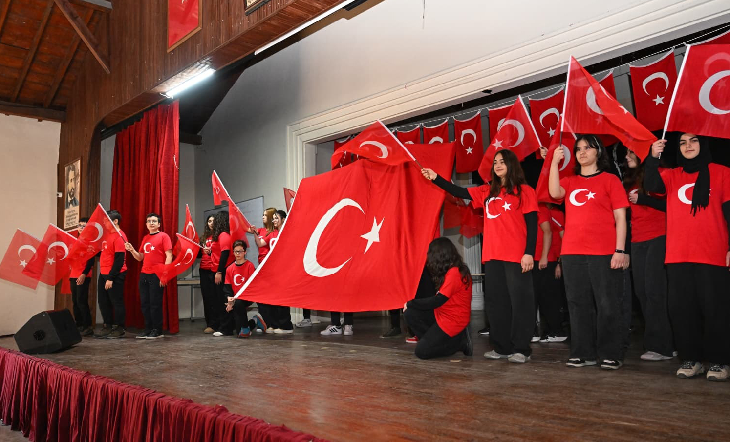 V A L I S A H I N I L K D E R S I M I Z B A Y R A K S E V G I S 1148482 341081