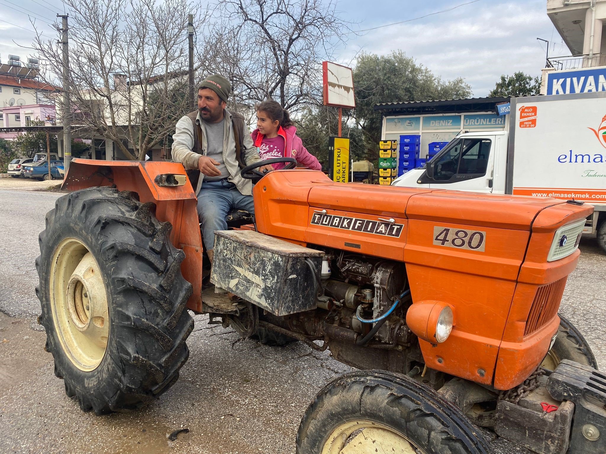 Manavgat'ta traktör ve motosikletler okul servisi oldu