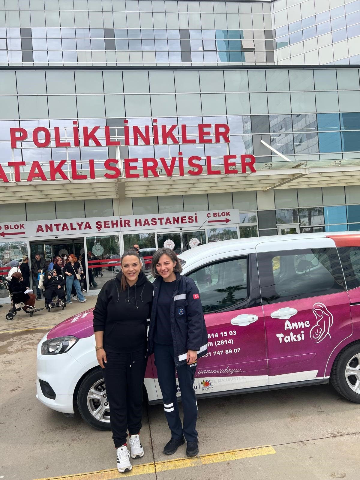 Kemer'de 'Anne Taksi' hizmette