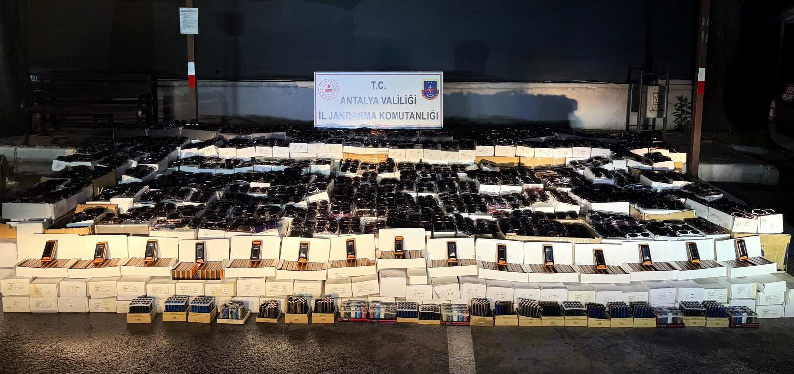 Manavgat’ta kaçak ürün operasyonu