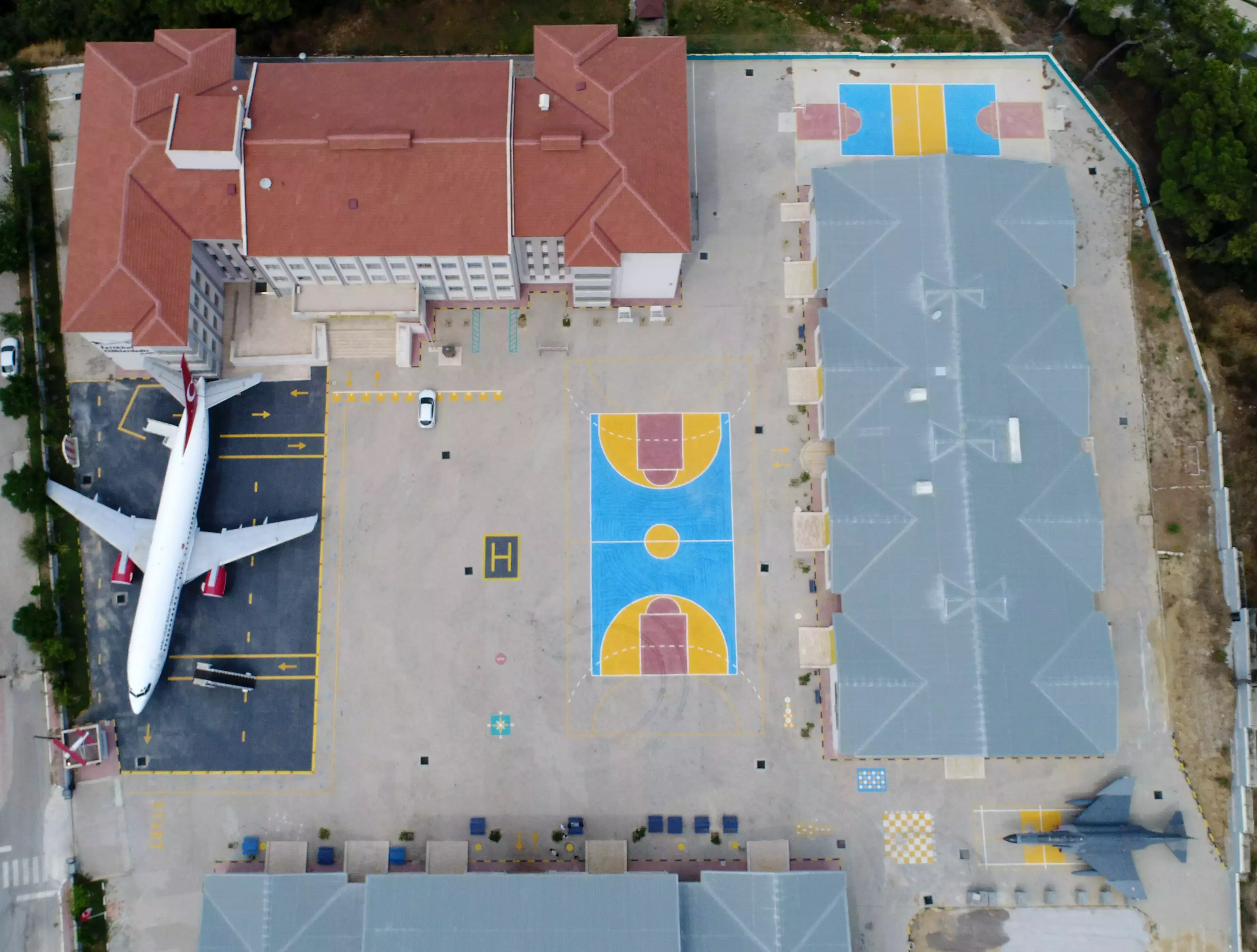 Aksu Uçak Bakım Teknolojisi Mesleki Ve Teknik Anadolu Lisesi, (2)