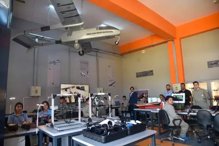 Aksu Uçak Bakım Teknolojisi Mesleki Ve Teknik Anadolu Lisesi, (4)