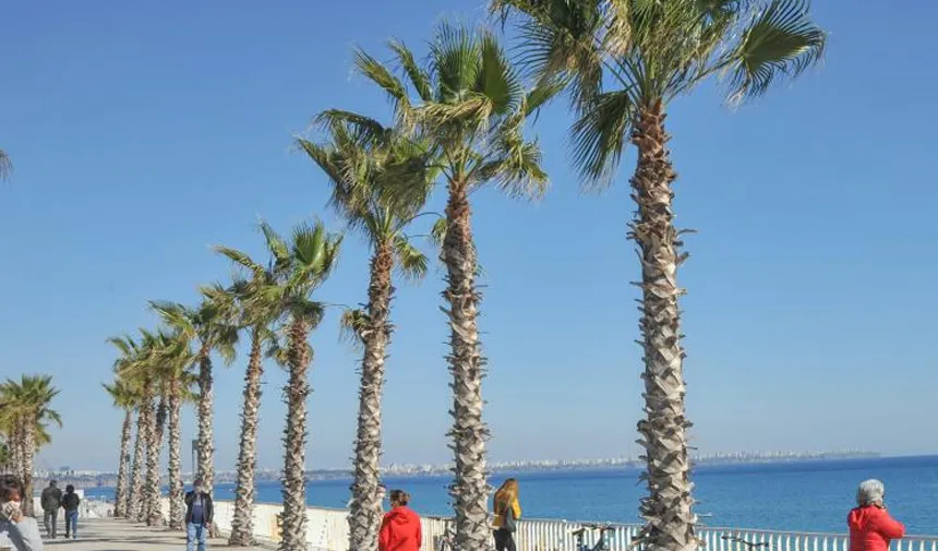 Antalya'da Fırtına