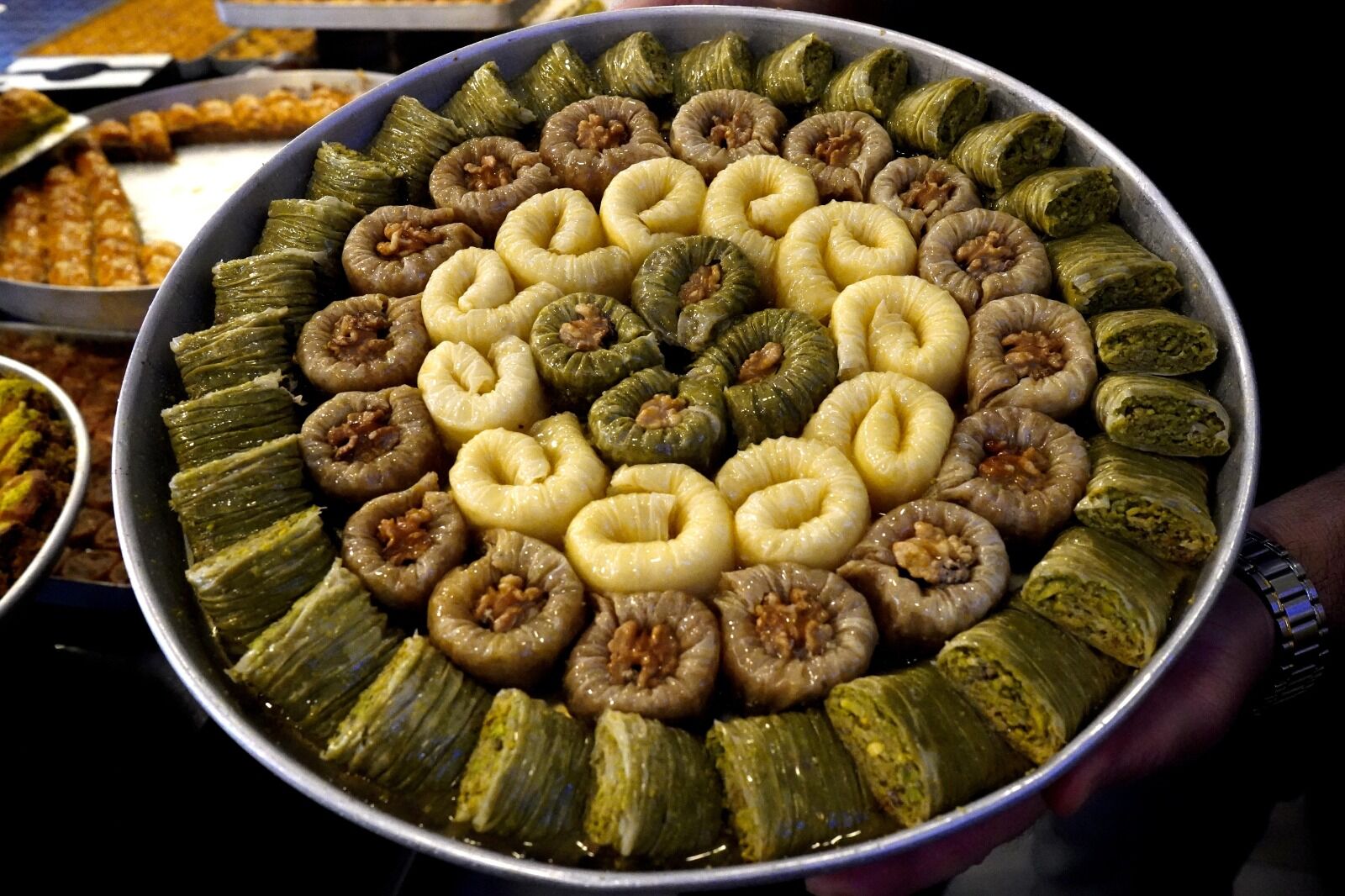 B A K L A V A D A C E S I T Z E N G I N L E S T I B A Y R A M D A E N 1216204 361641