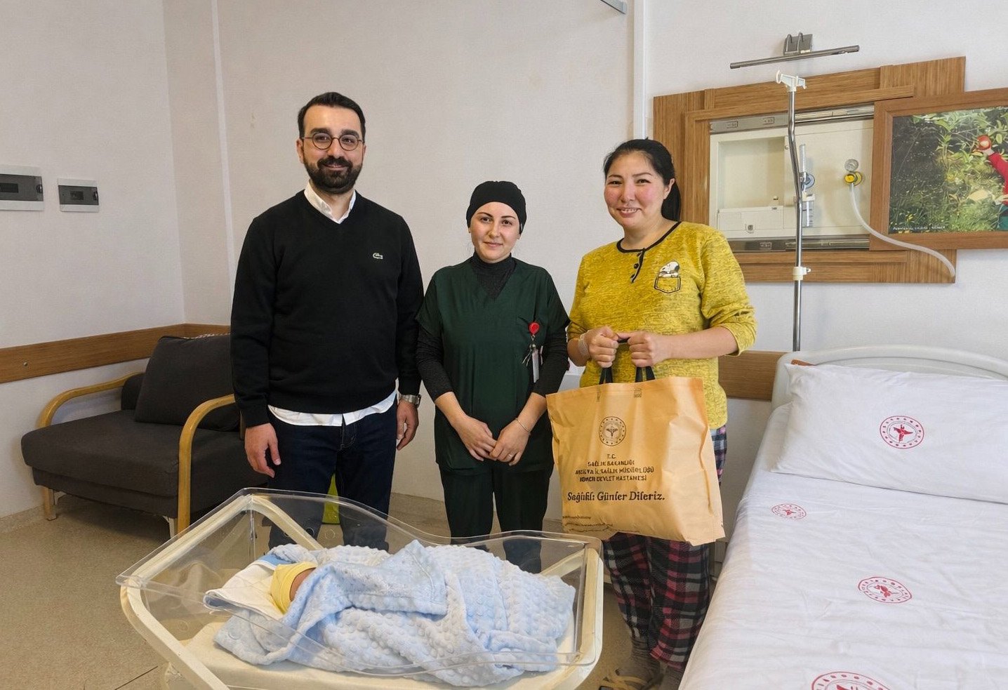 Kemer'de bebeklere 'hoş geldin' hediyesi