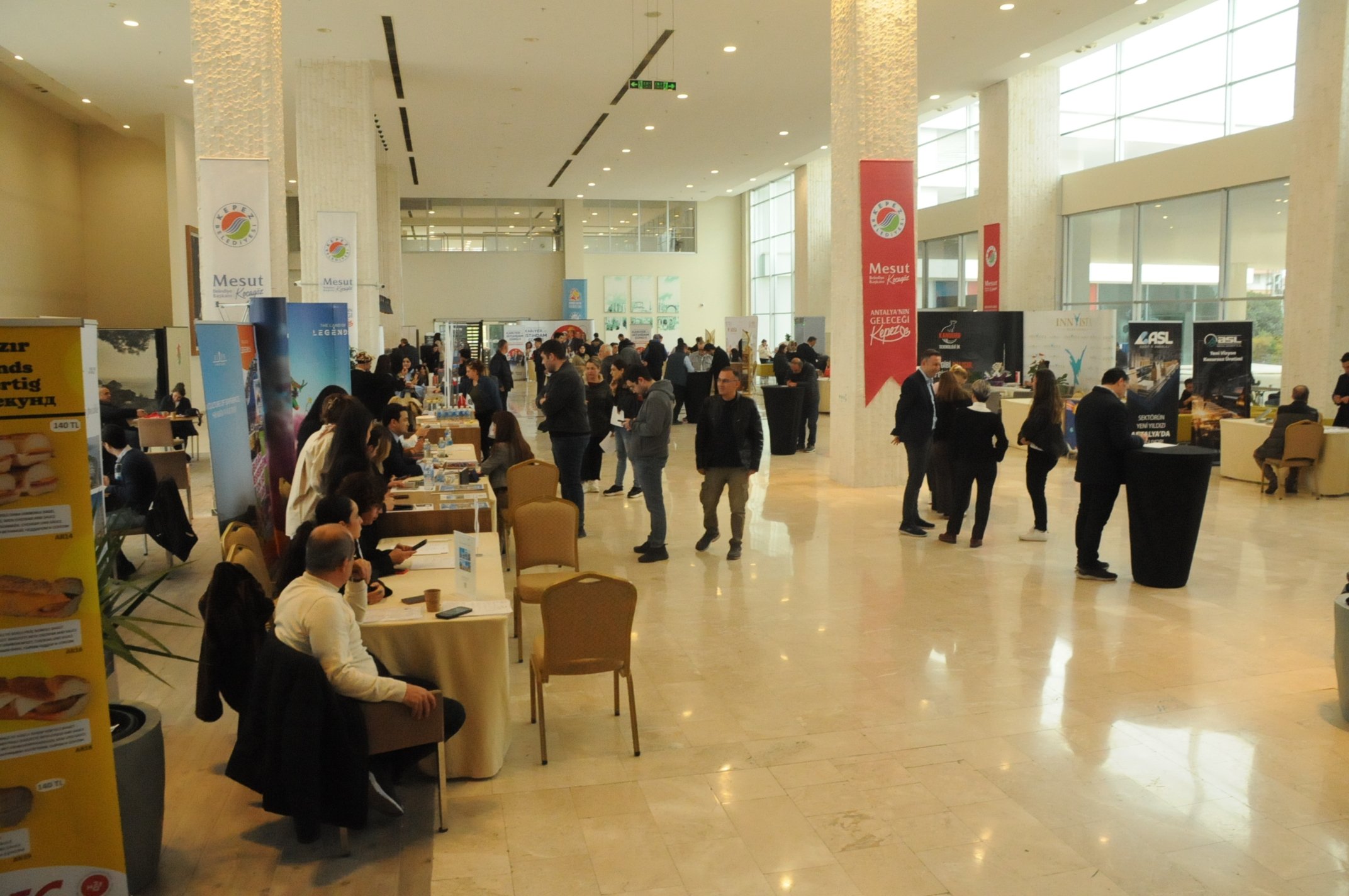 İş arayanlar işverenlerle buluştu