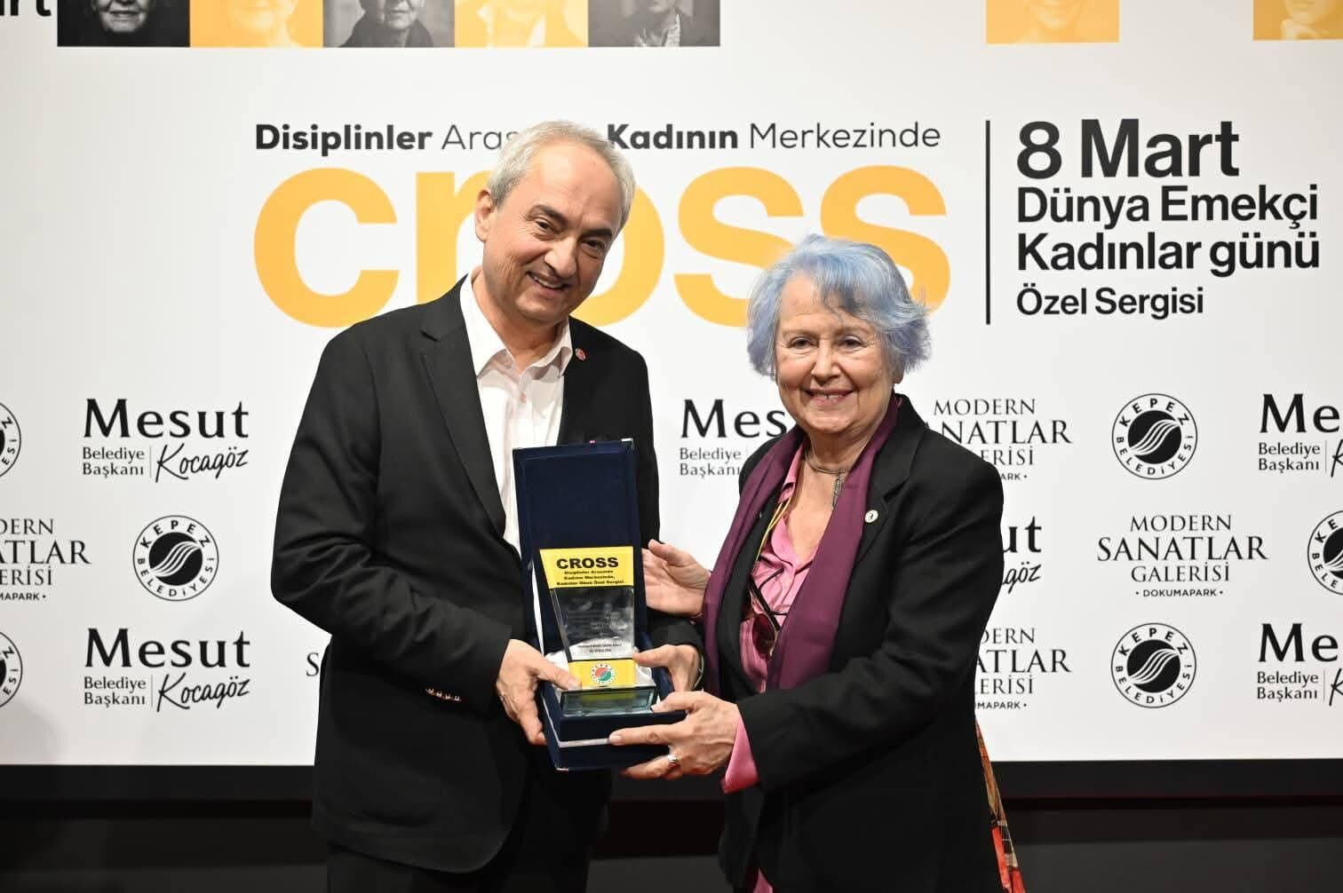 Dokumaparkta Uc Nesil Kadin Sanatci C R O S S Sergisinde Bulustu 11