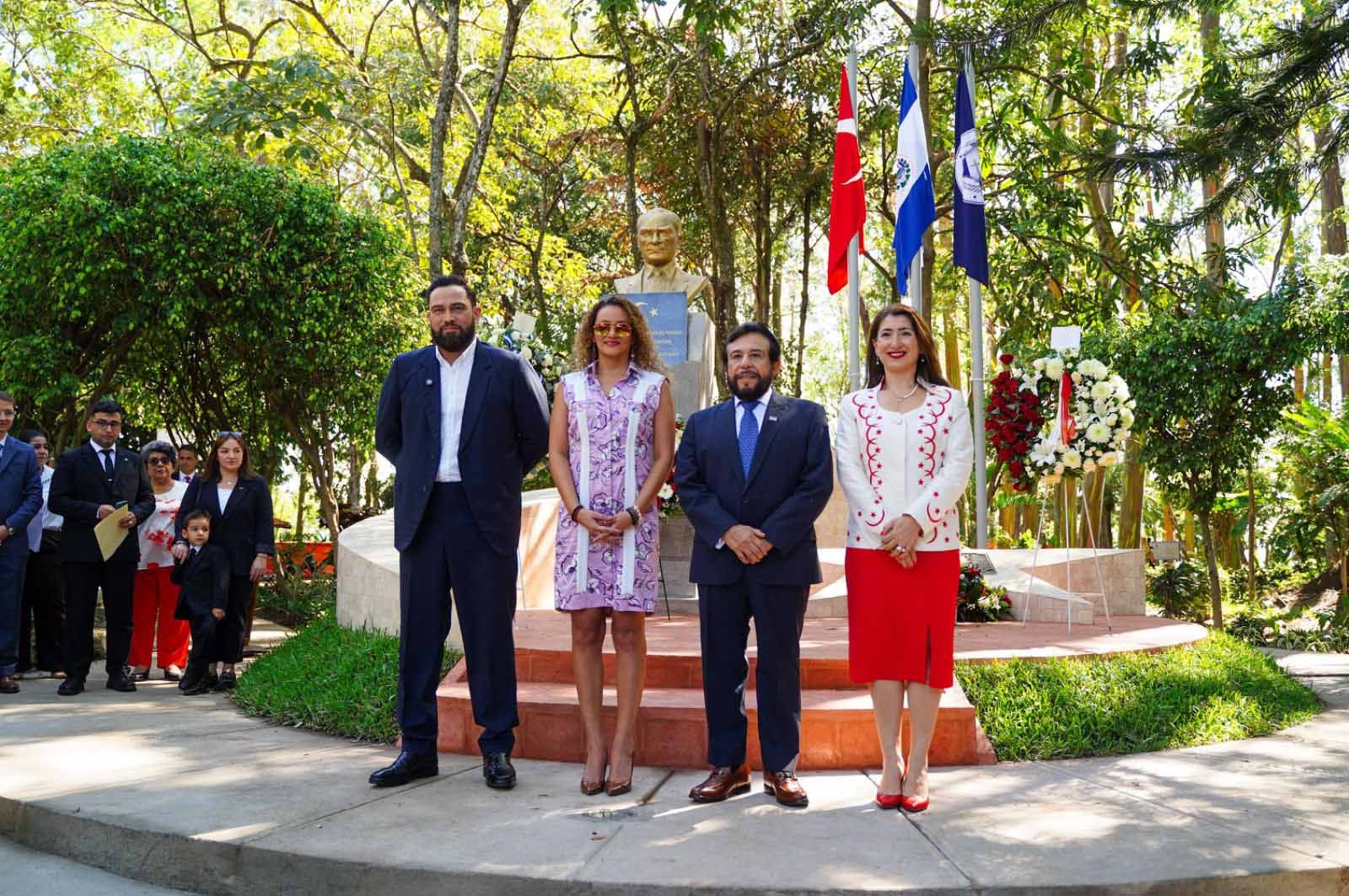 E L S A L V A D O R D A T U R K I Y E P A R K I A C I L D I 1233666 366902