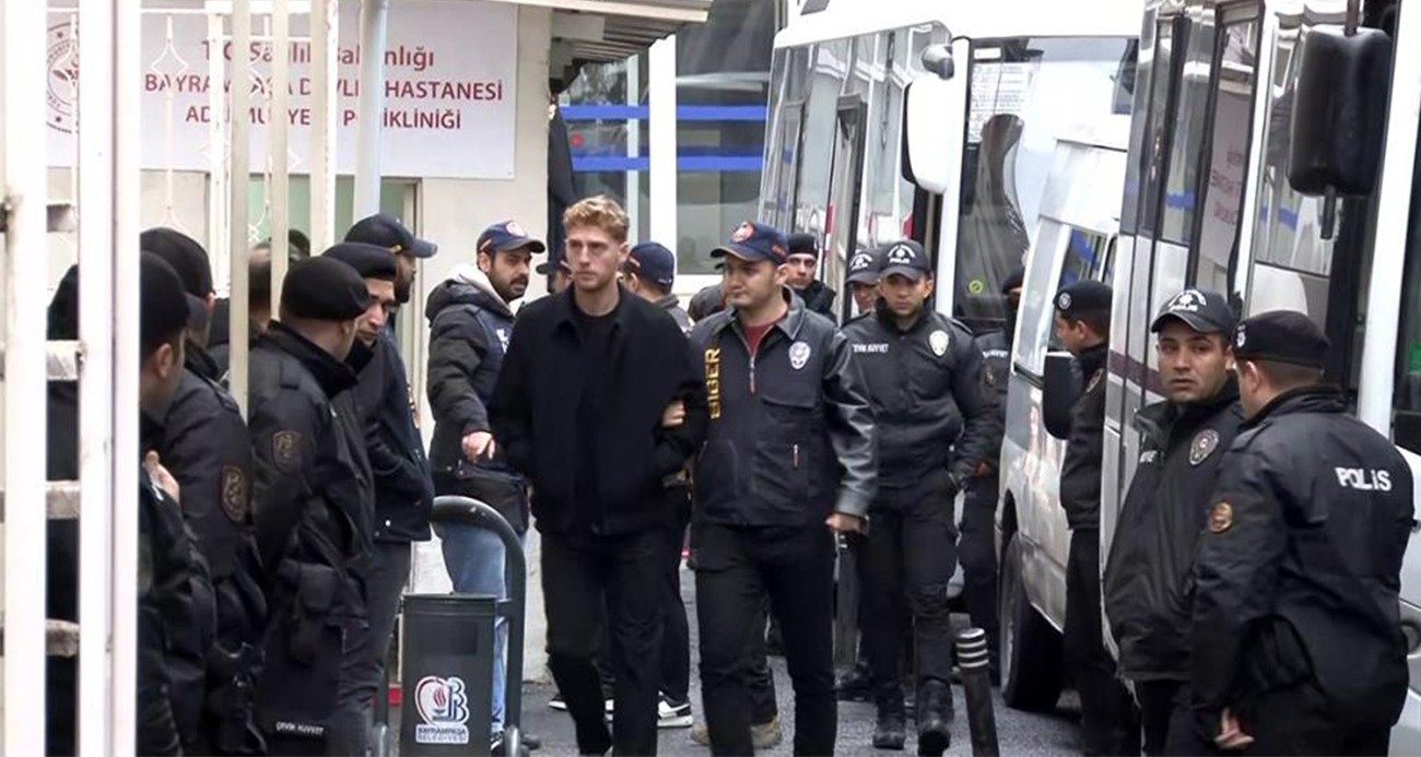 Galatasaraylı futbolcu hakim karşısında