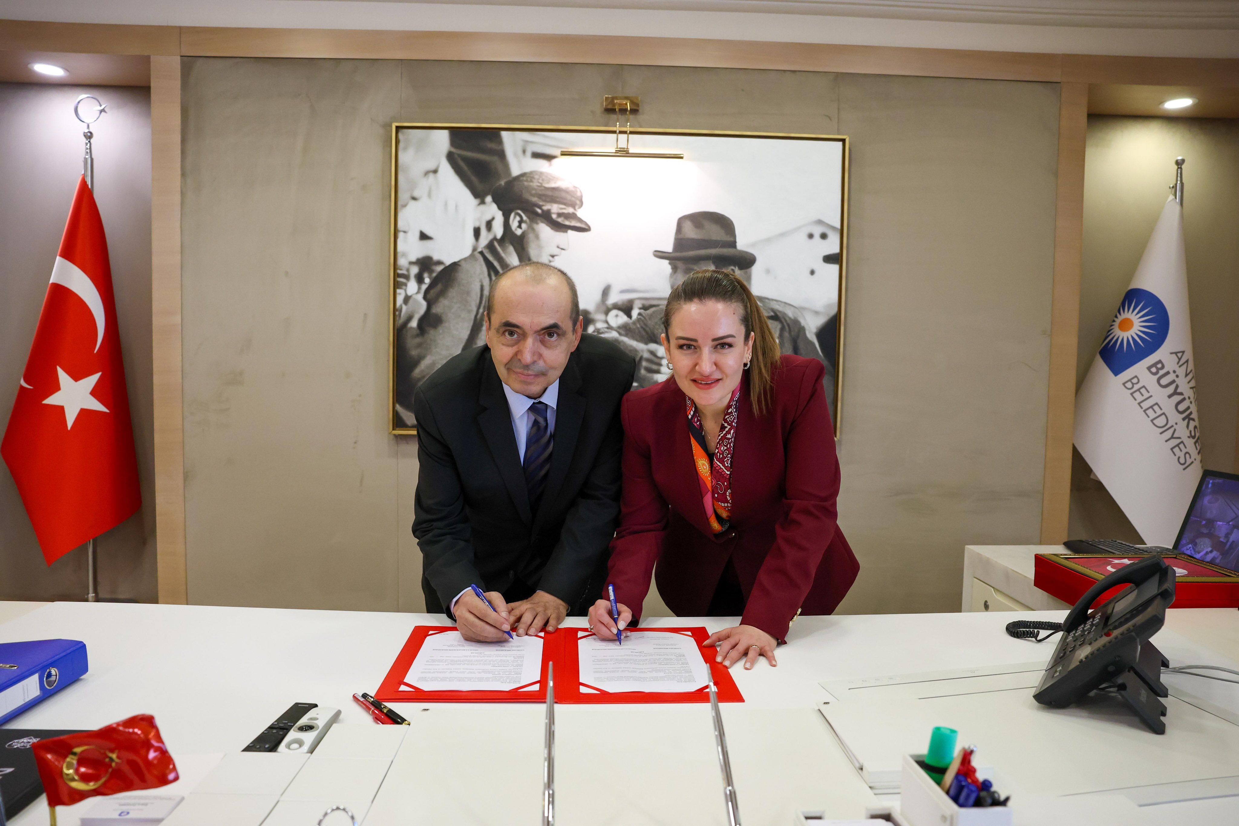 H D Xz X M9 W U A E Fgpd