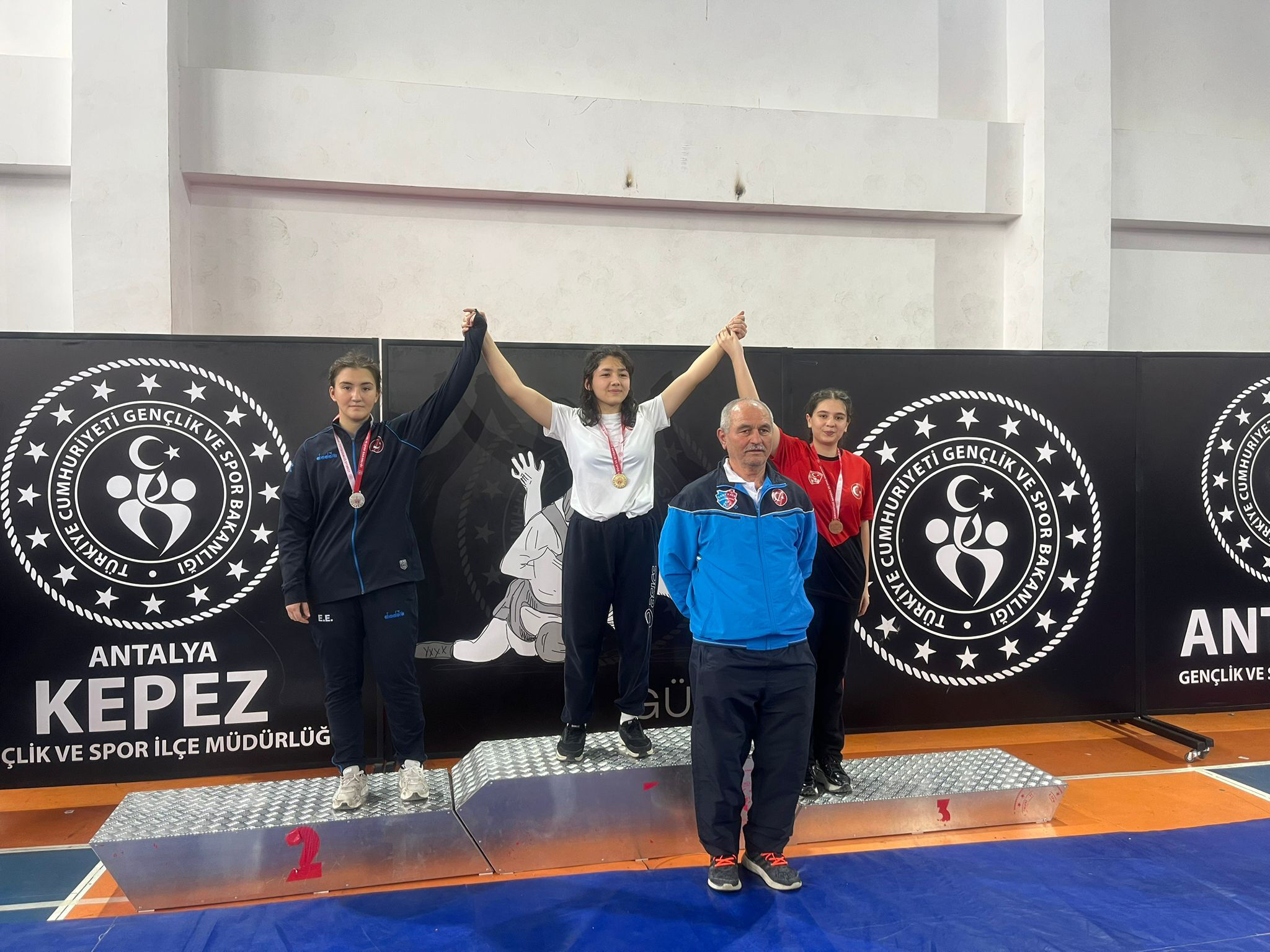 K A D I N L A R D A N G U R E S T E 3 M A D A L Y A 1215135 361326