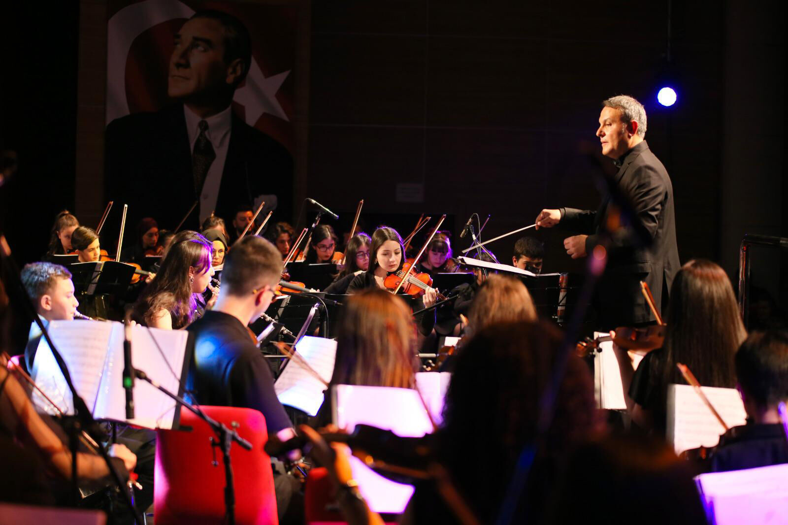 K A D I N L A R I N S E S I 8 M A R T’ T A C O C U K V E G E N C 1203879 357948