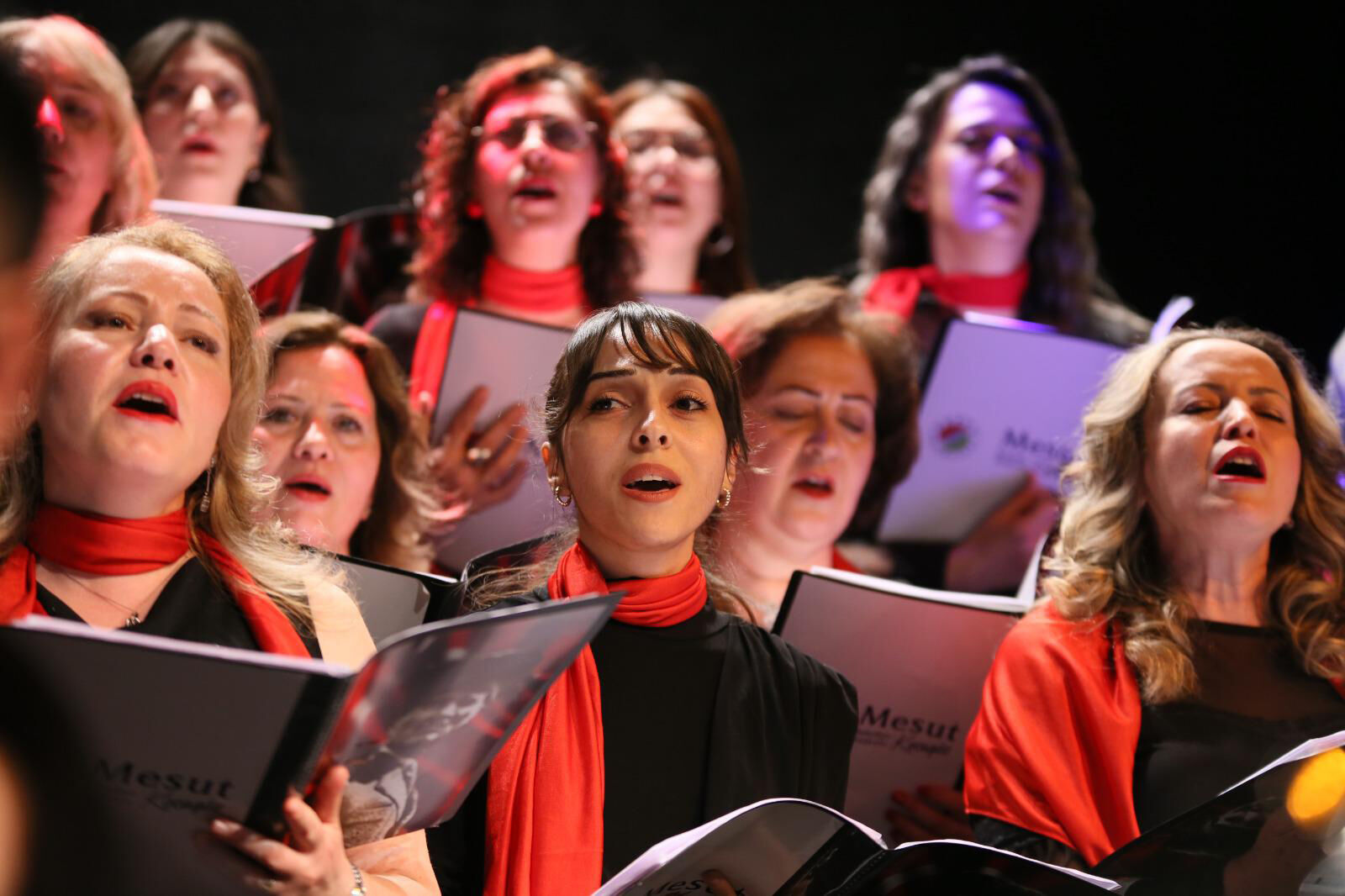 K A D I N L A R I N S E S I 8 M A R T’ T A C O C U K V E G E N C 1203880 357948